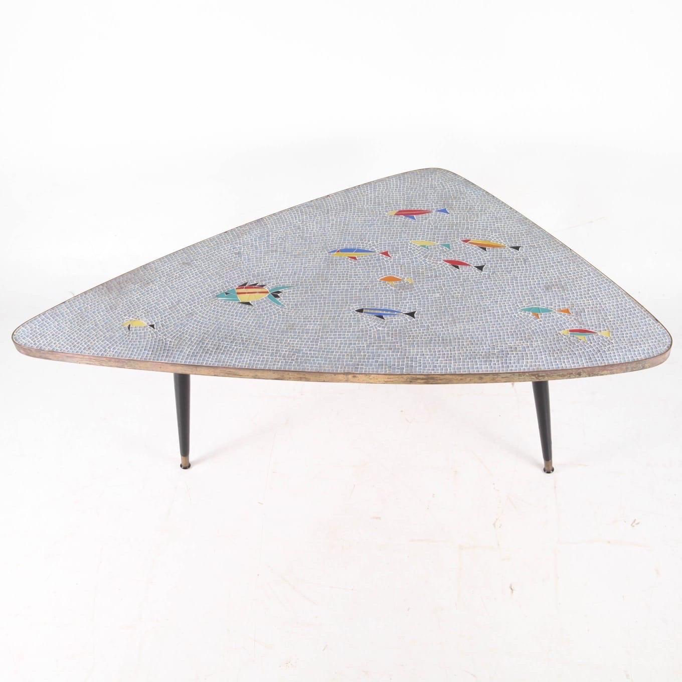 Milieu du XXe siècle Table basse en mosaïque de verre en vente