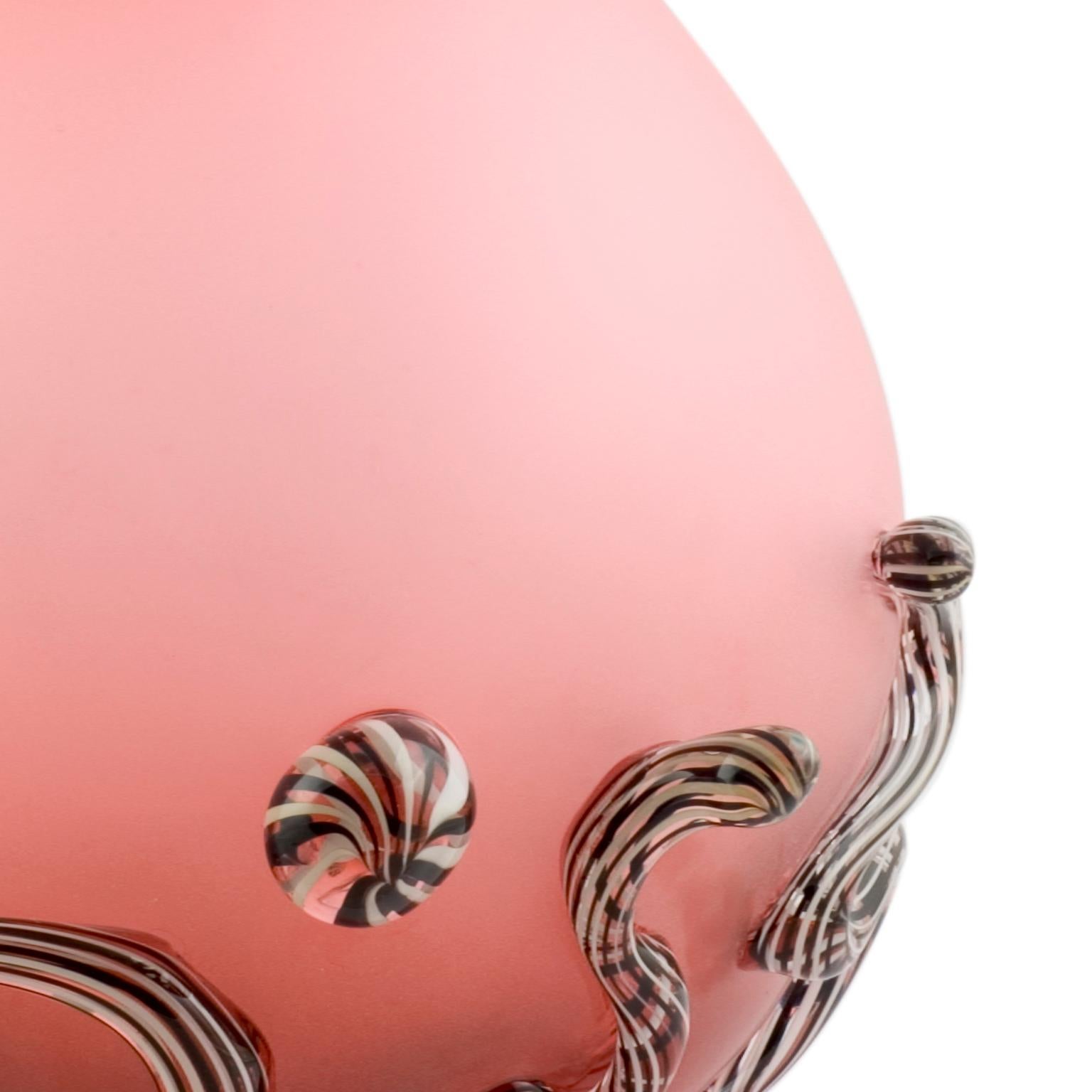 Objeto de cristal, Bola ovalada rosa con rizos Moderno en venta