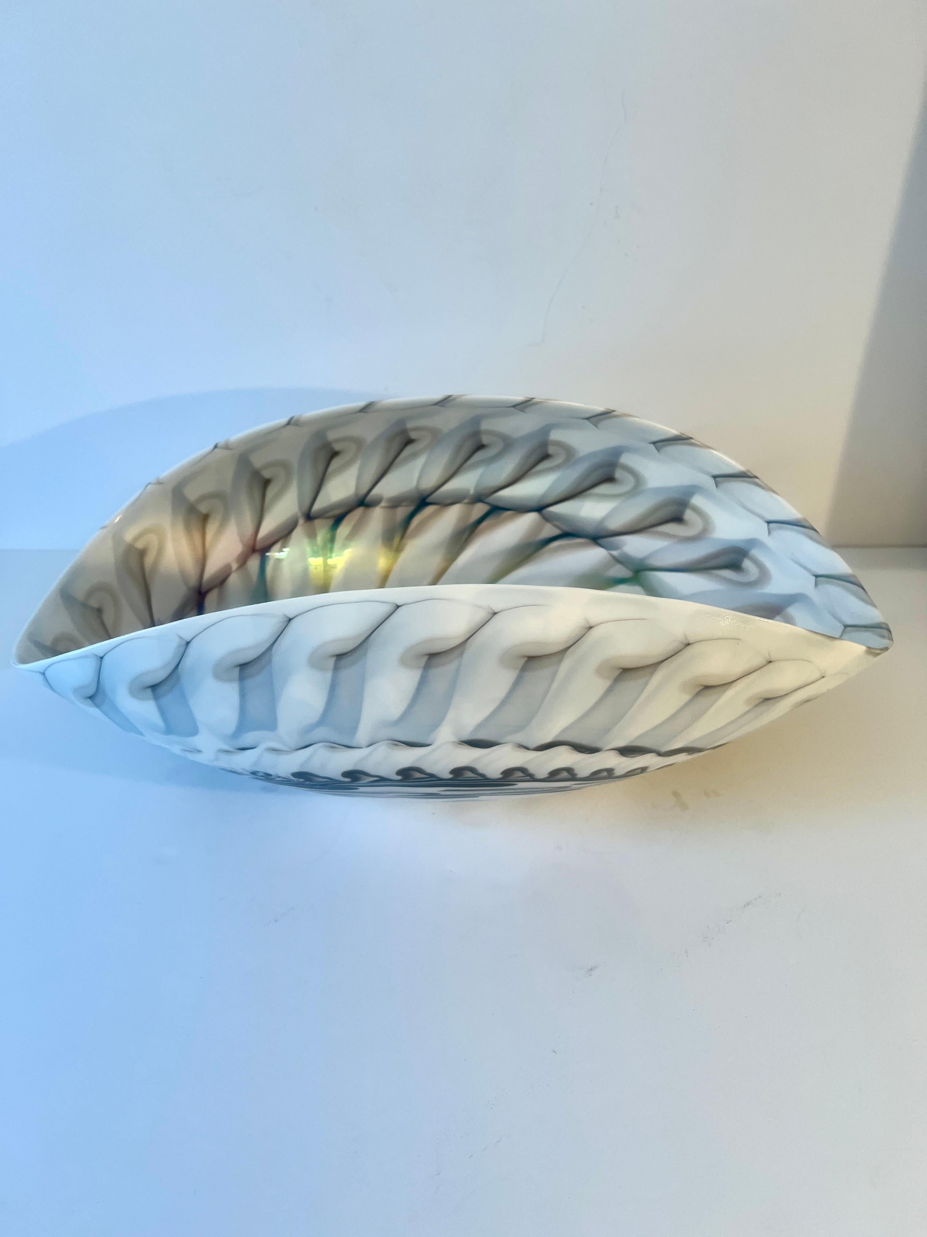 20th Century Glass or Porcelain Decorative Bowl with Shell Like Design For Sale