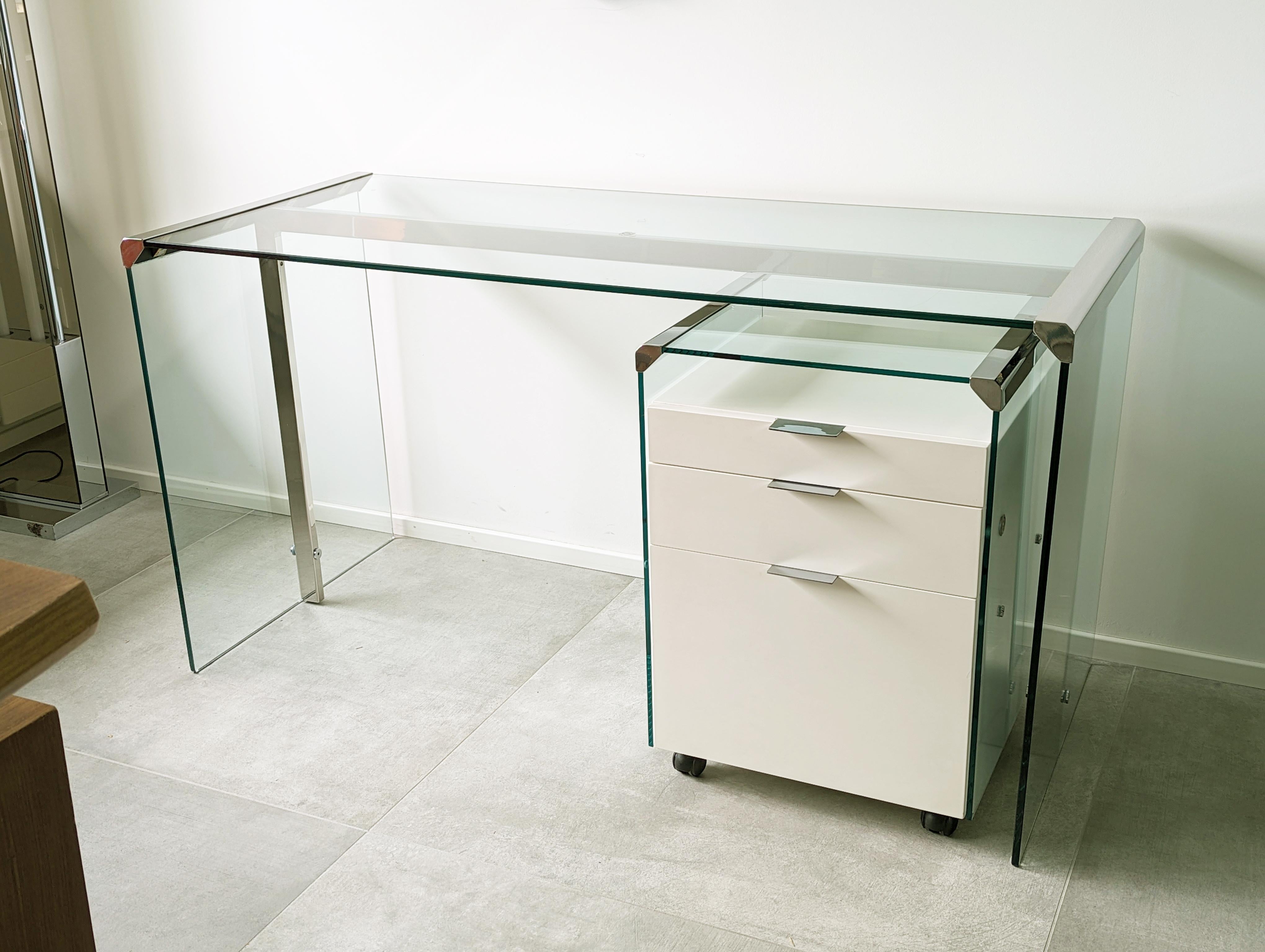Glass, Painted wood & Chrome Plated Metal 1990s desk by Gallotti e Radice For Sale 3