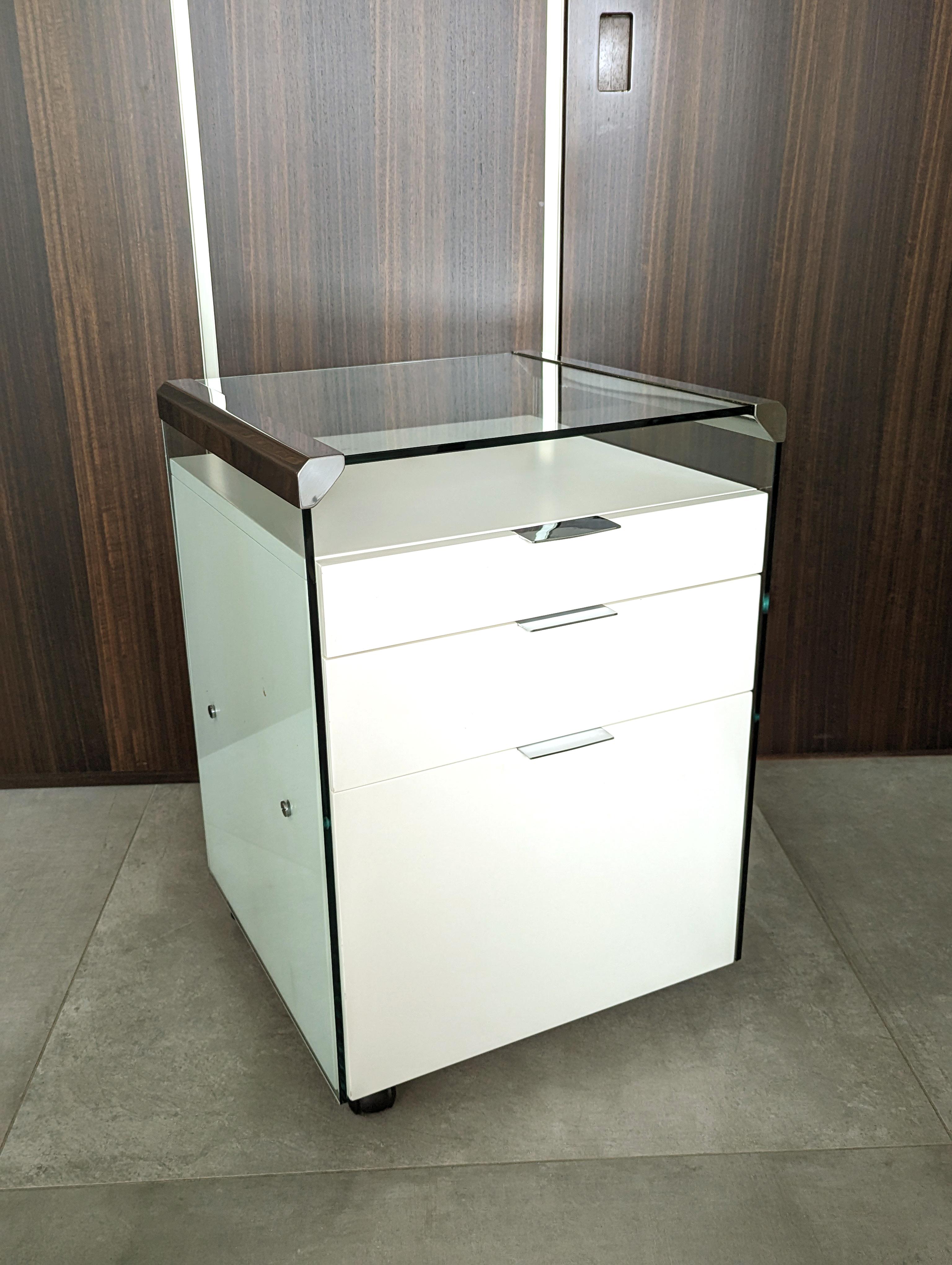Glass, Painted wood & Chrome Plated Metal 1990s desk by Gallotti e Radice For Sale 4