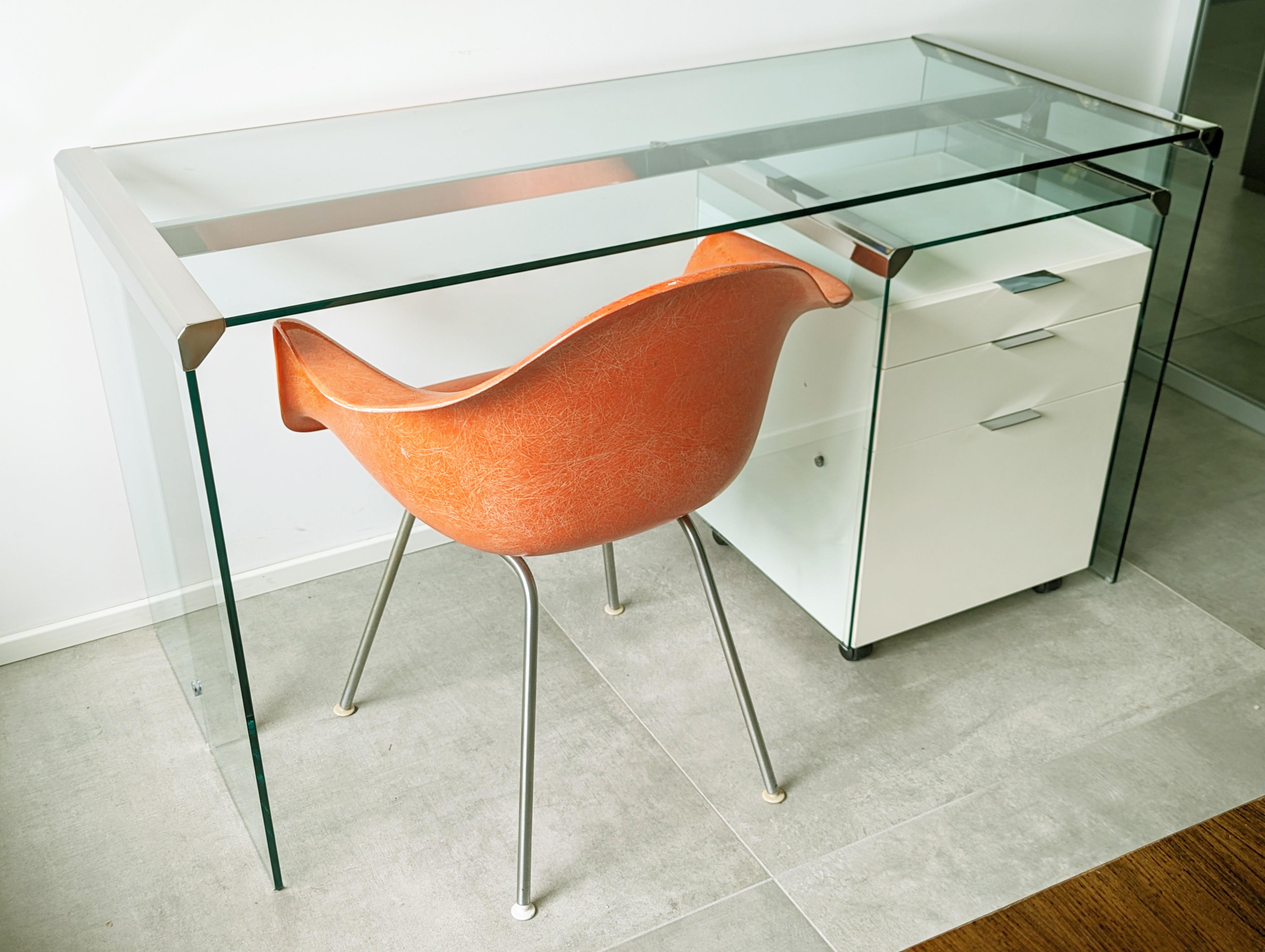 Glass, Painted wood & Chrome Plated Metal 1990s desk by Gallotti e Radice For Sale 12