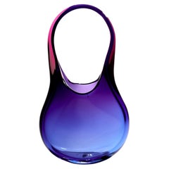 Glasglas-Handtasche aus Nussbaumholz mit blauem bis rubinfarbenem Verschluss von Raiffe