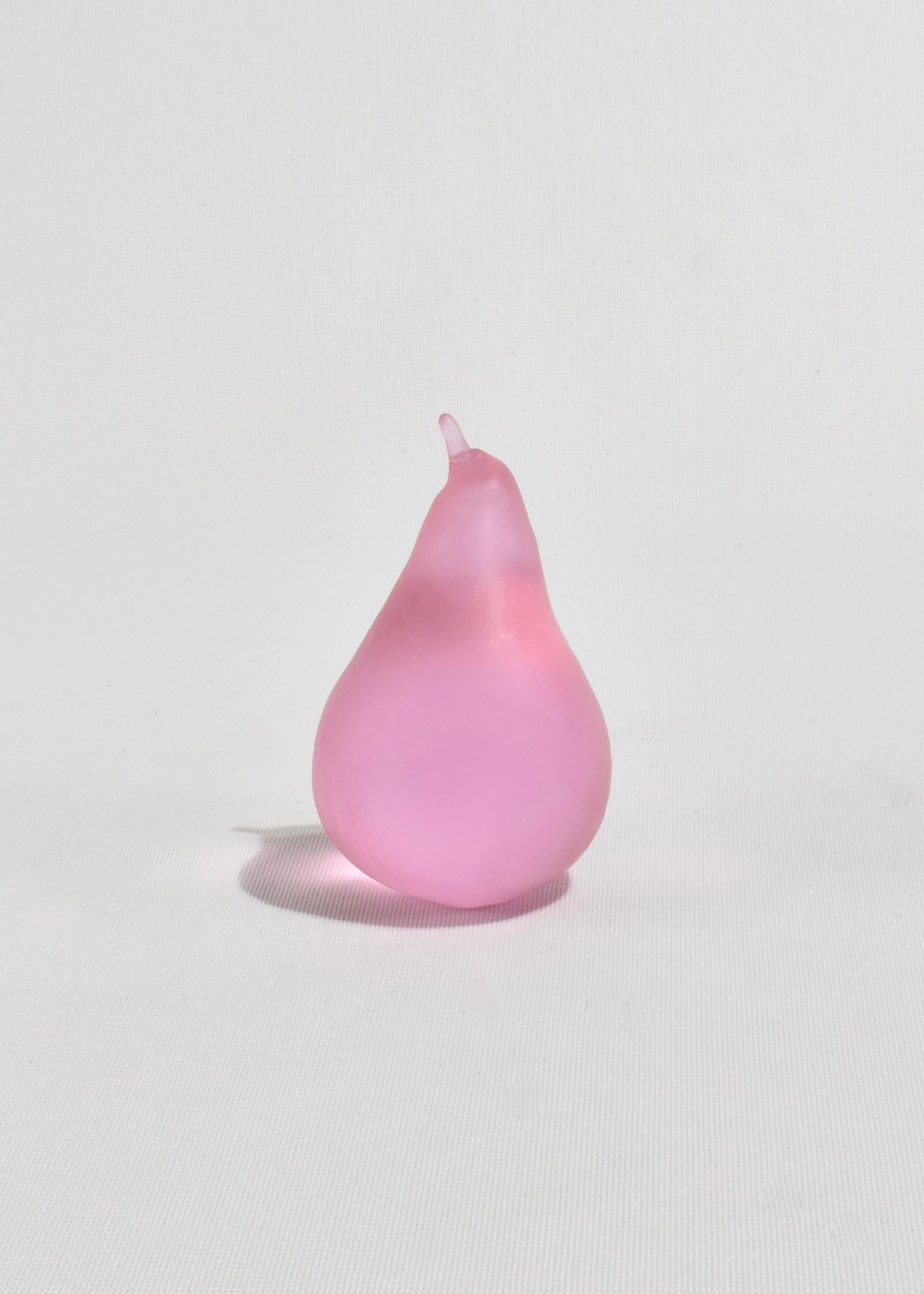 Fatto a mano Pera di vetro in rosa in vendita