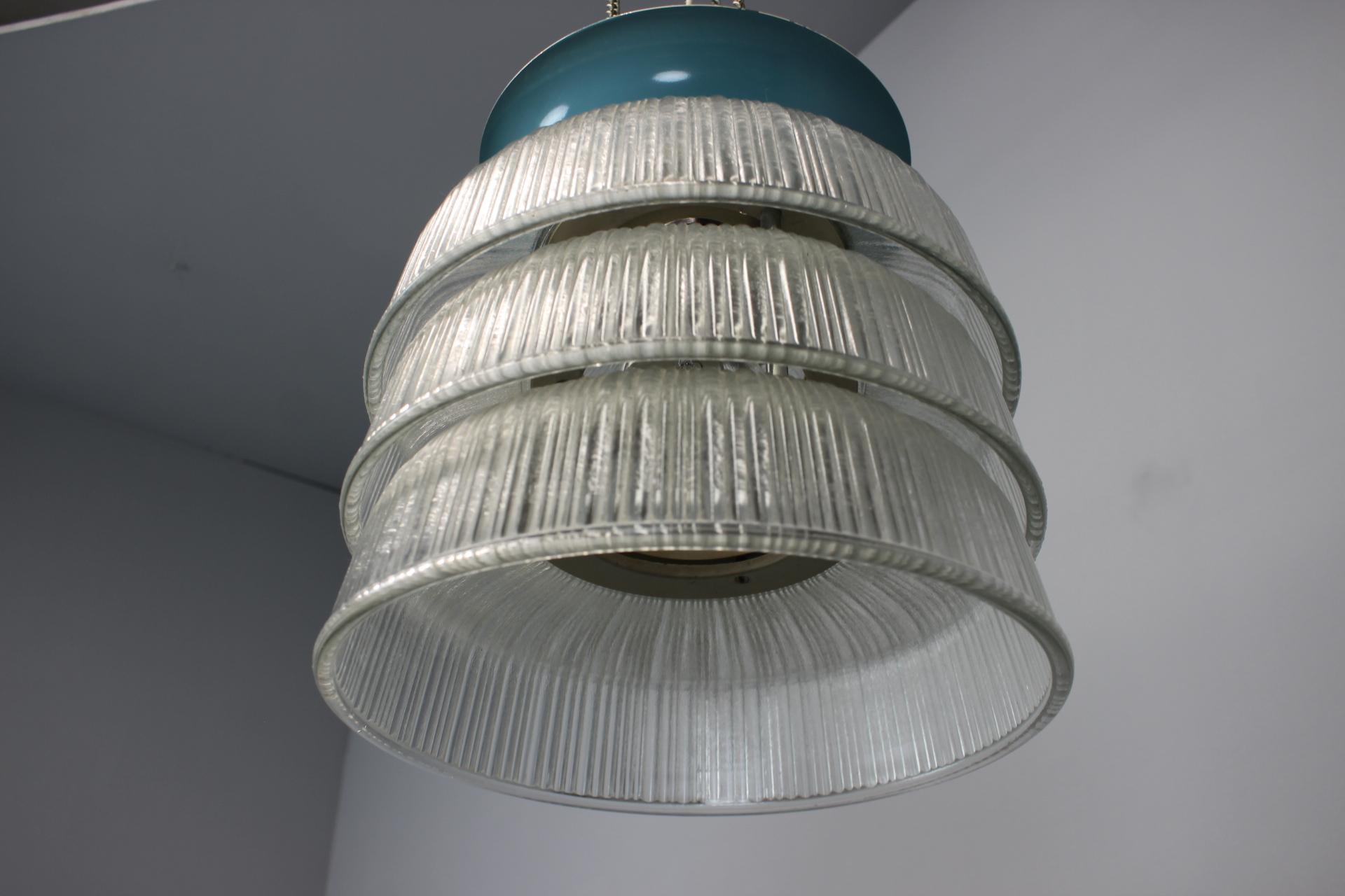 Mid-Century moderno Ciondolo in vetro di Napako, anni '70 in vendita