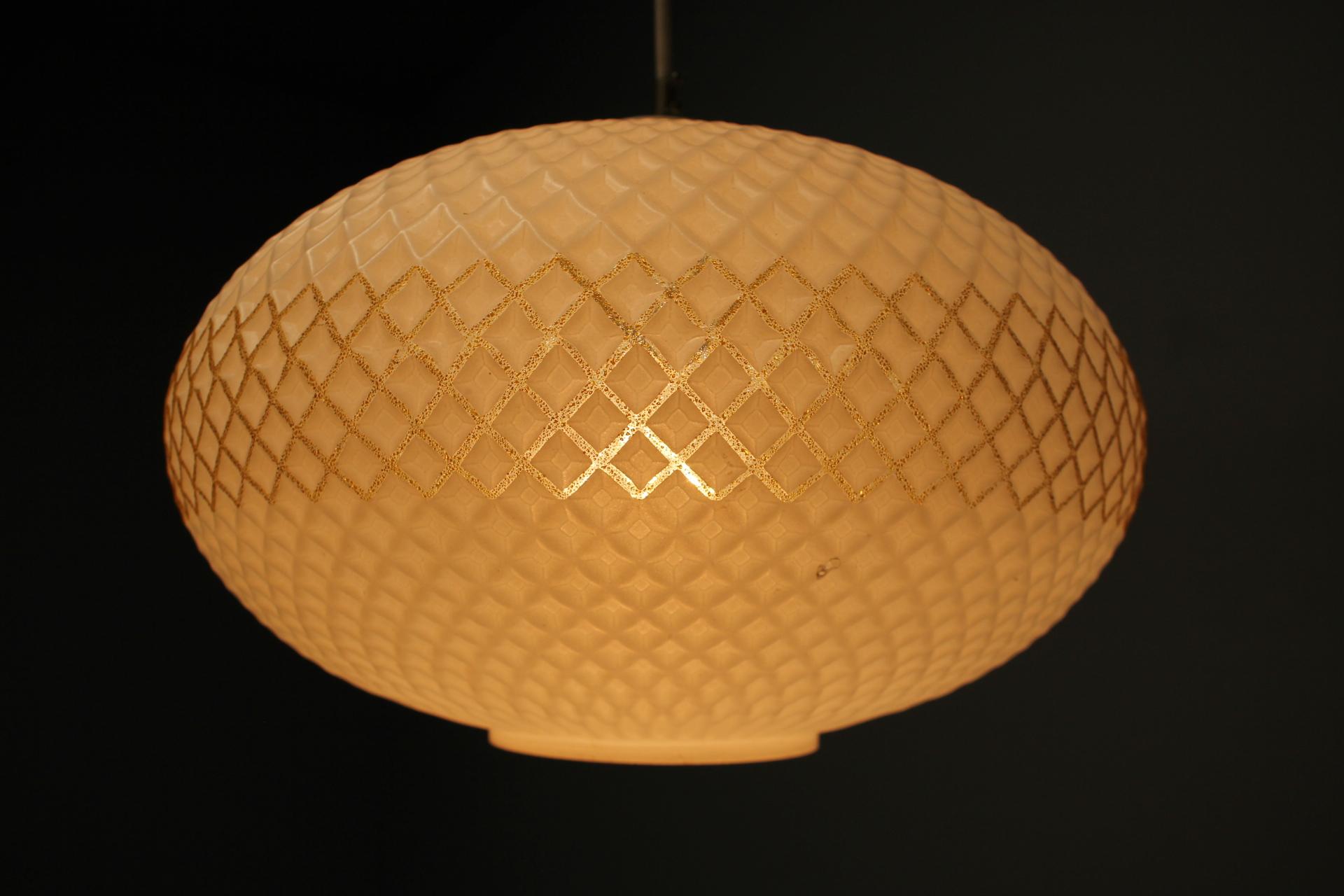 Pendentif en verre Tchécoslovaquie, 1970 en vente 3