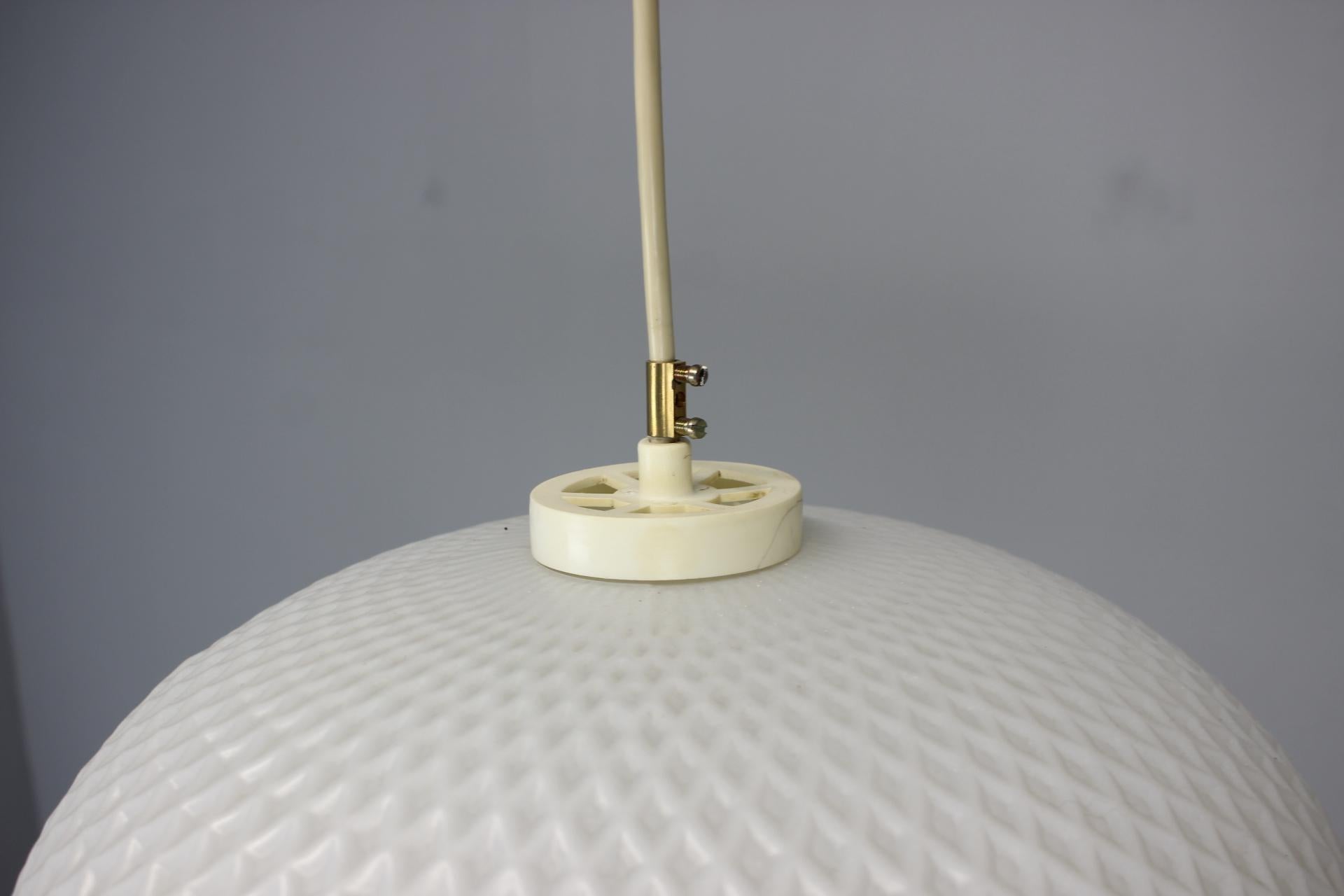 Pendentif en verre Tchécoslovaquie, 1970 Bon état - En vente à Praha, CZ