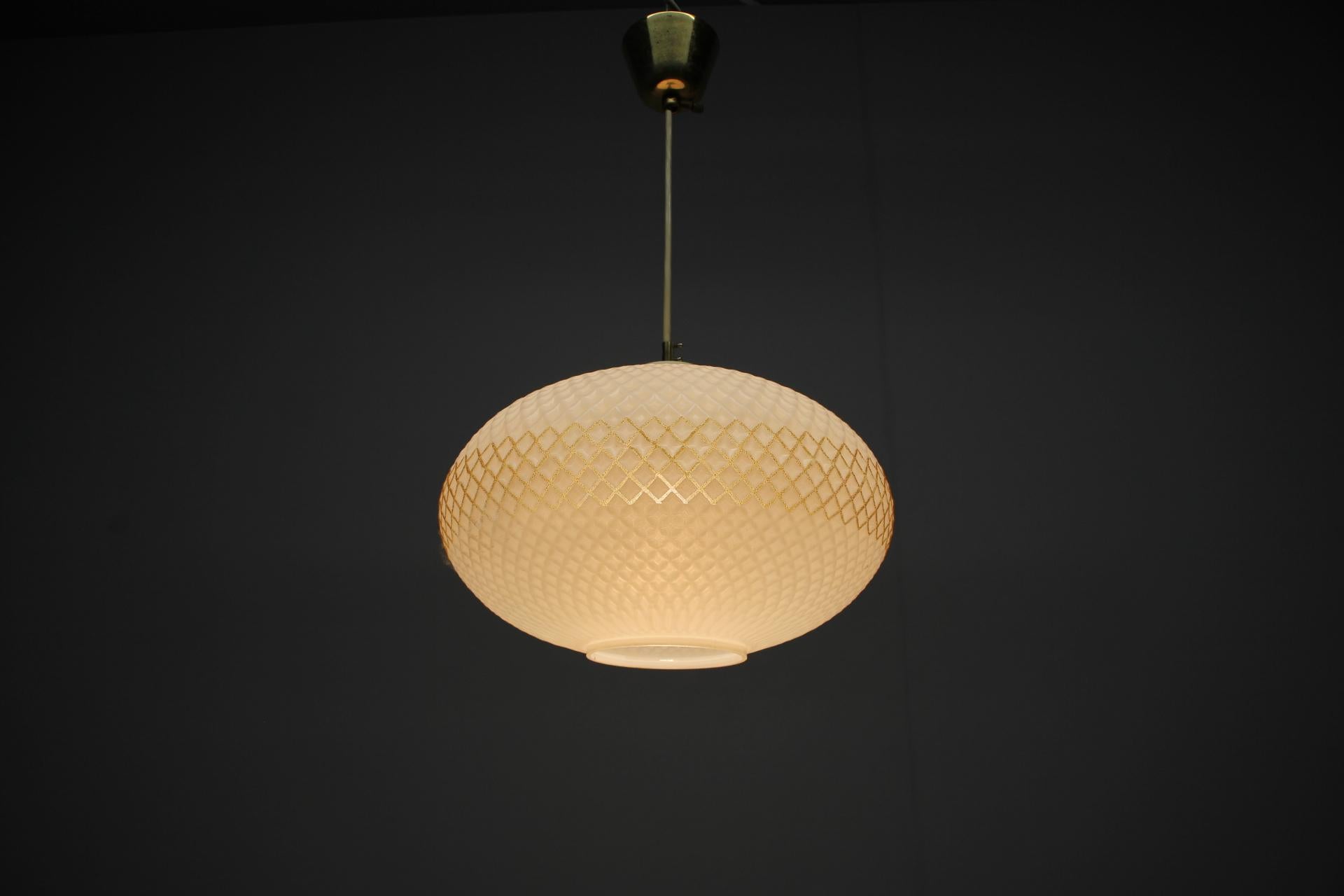 Verre Pendentif en verre Tchécoslovaquie, 1970 en vente