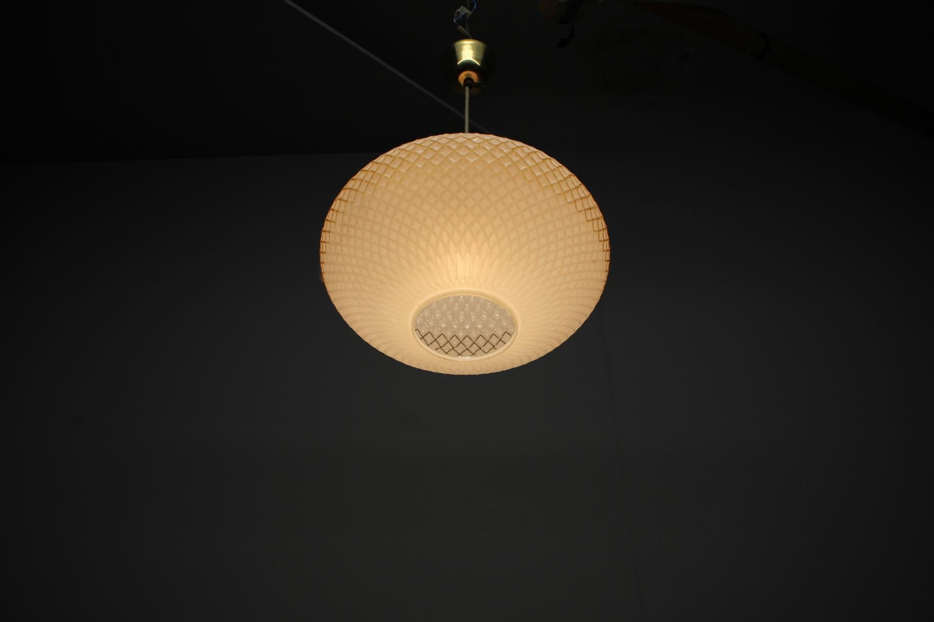 Pendentif en verre Tchécoslovaquie, 1970 en vente 1