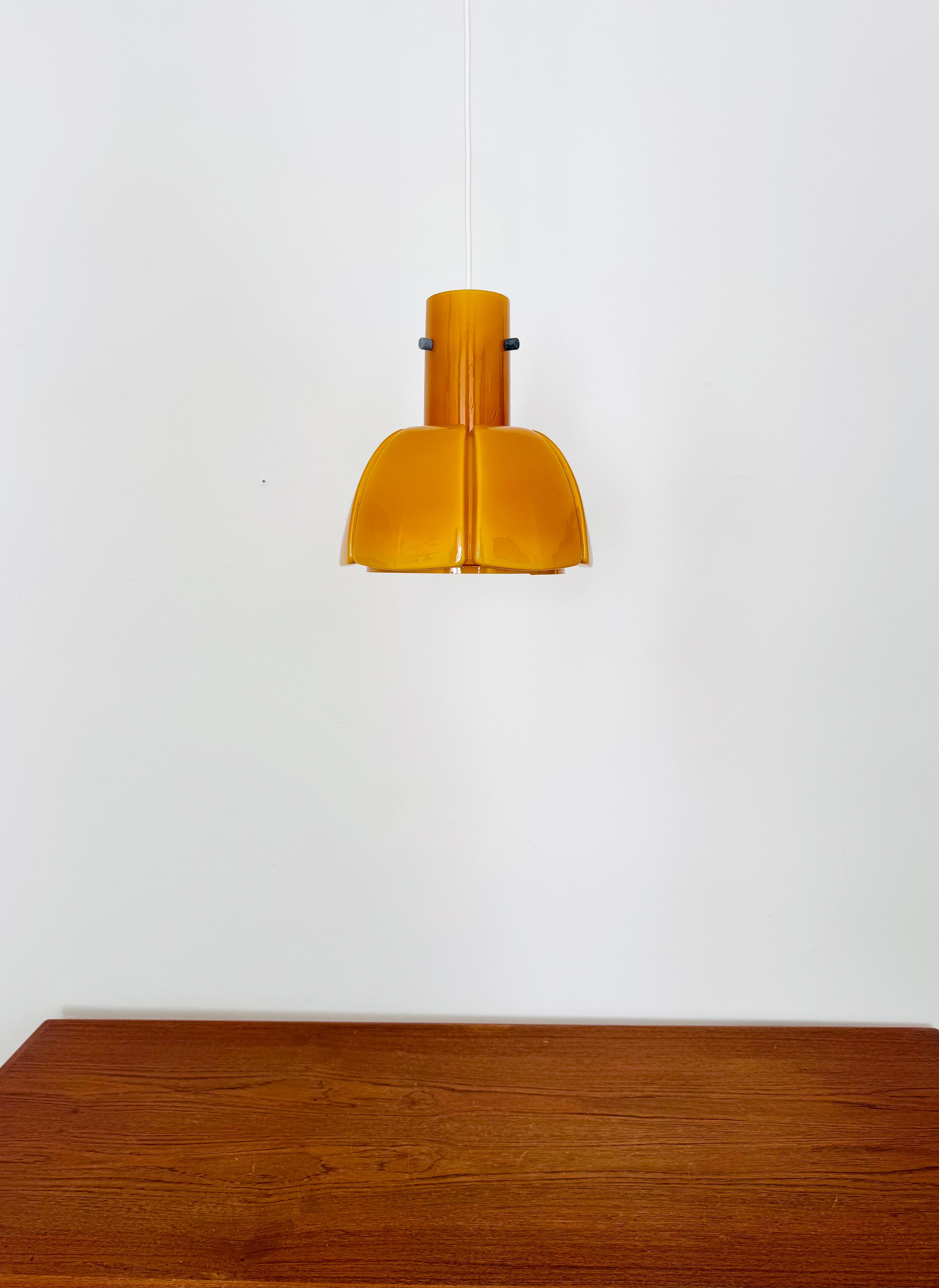 Mid-Century moderno Lampada a sospensione in vetro di Glashütte Limburg in vendita