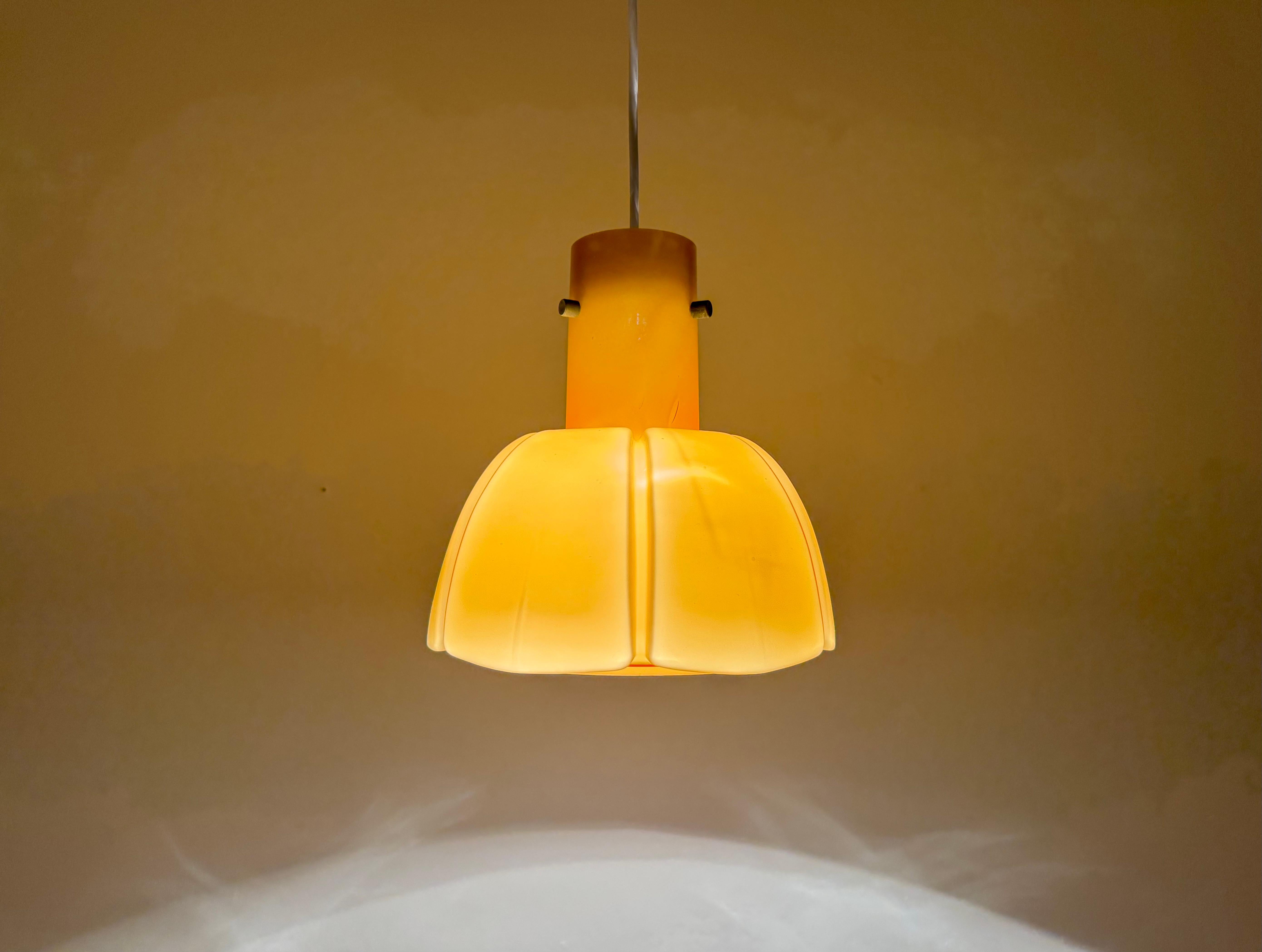 Lampada a sospensione in vetro di Glashütte Limburg in vendita 1