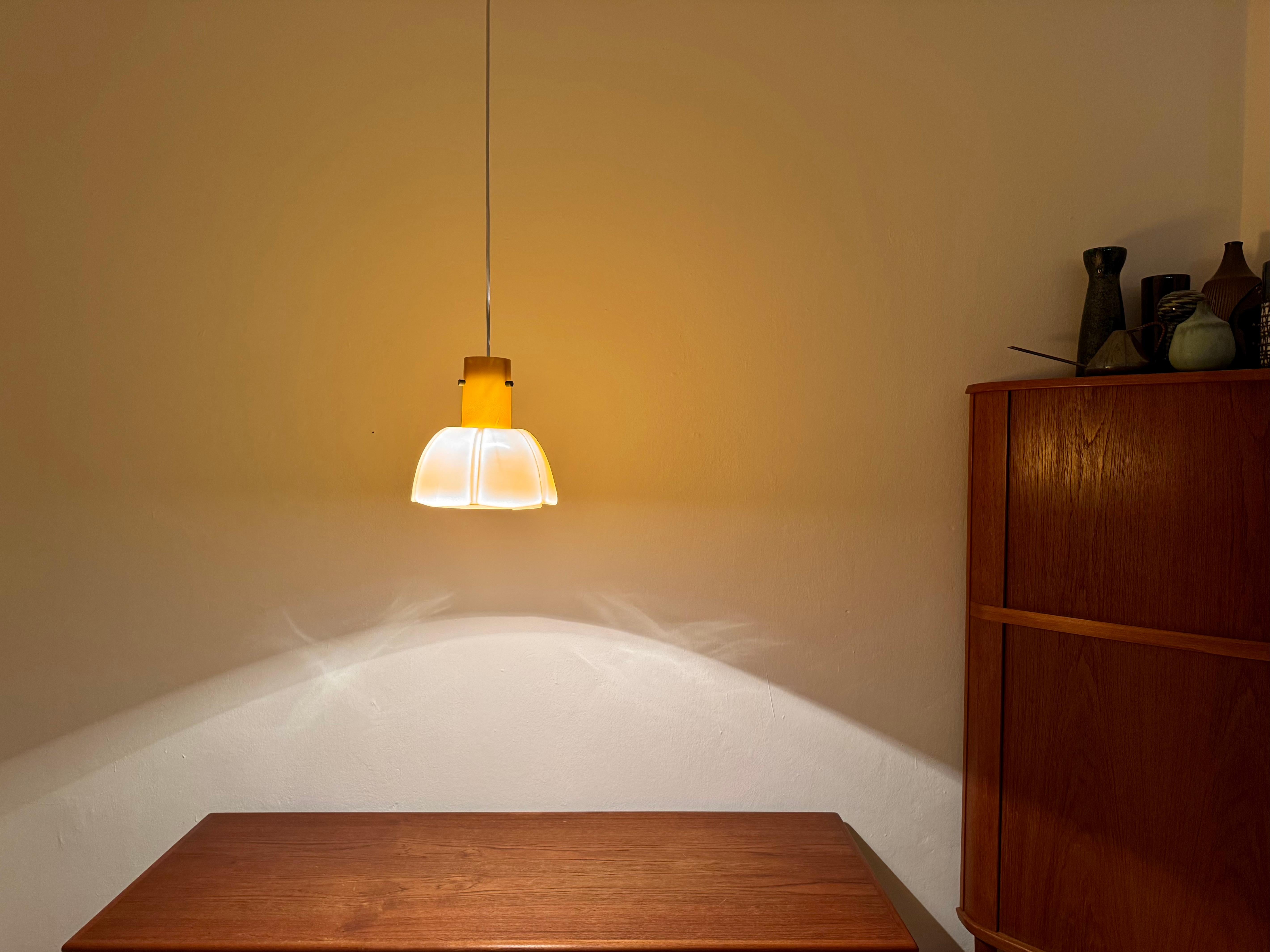 Lampada a sospensione in vetro di Glashütte Limburg in vendita 2