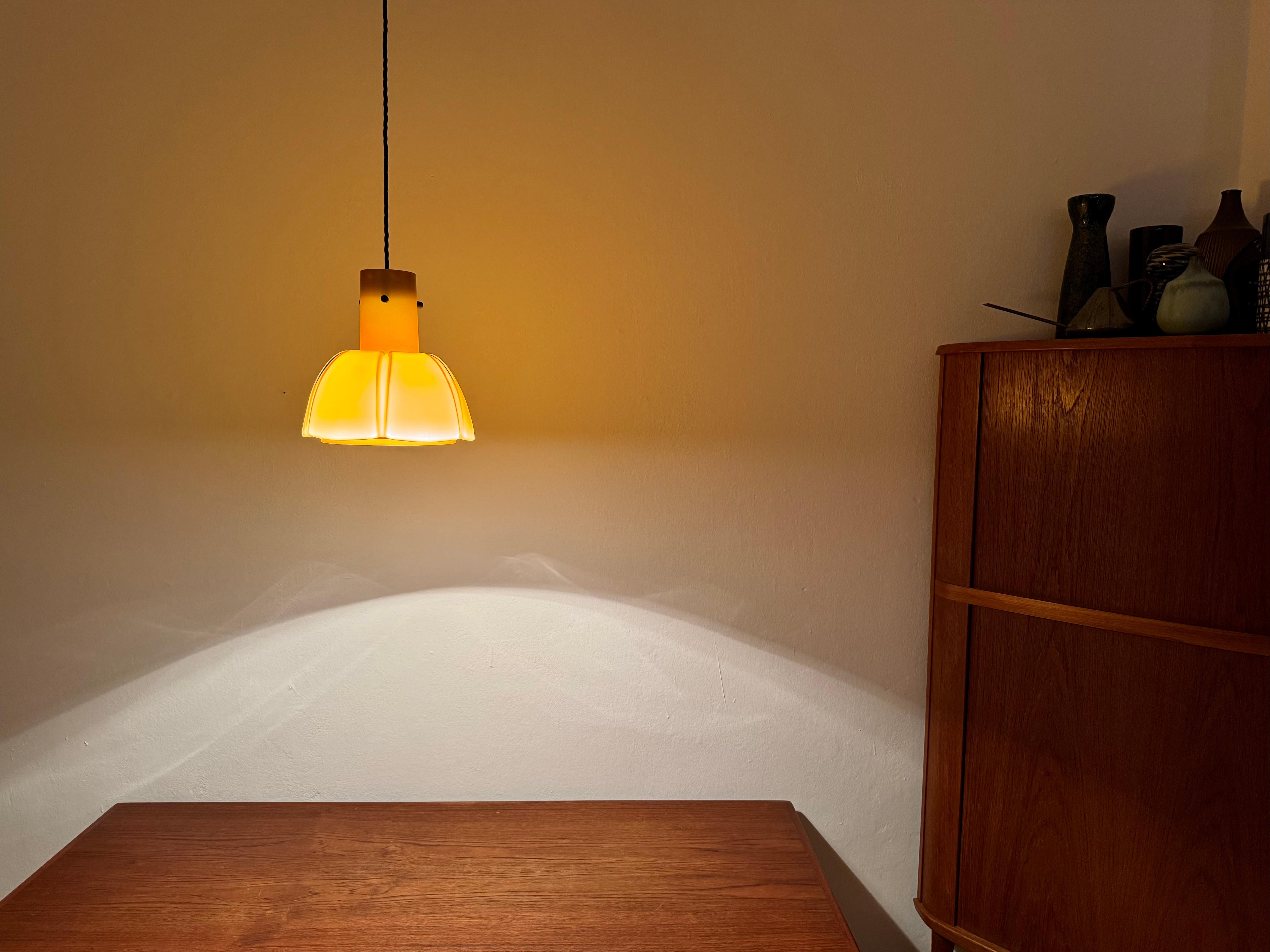Lampada a sospensione in vetro di Glashütte Limburg in vendita 2