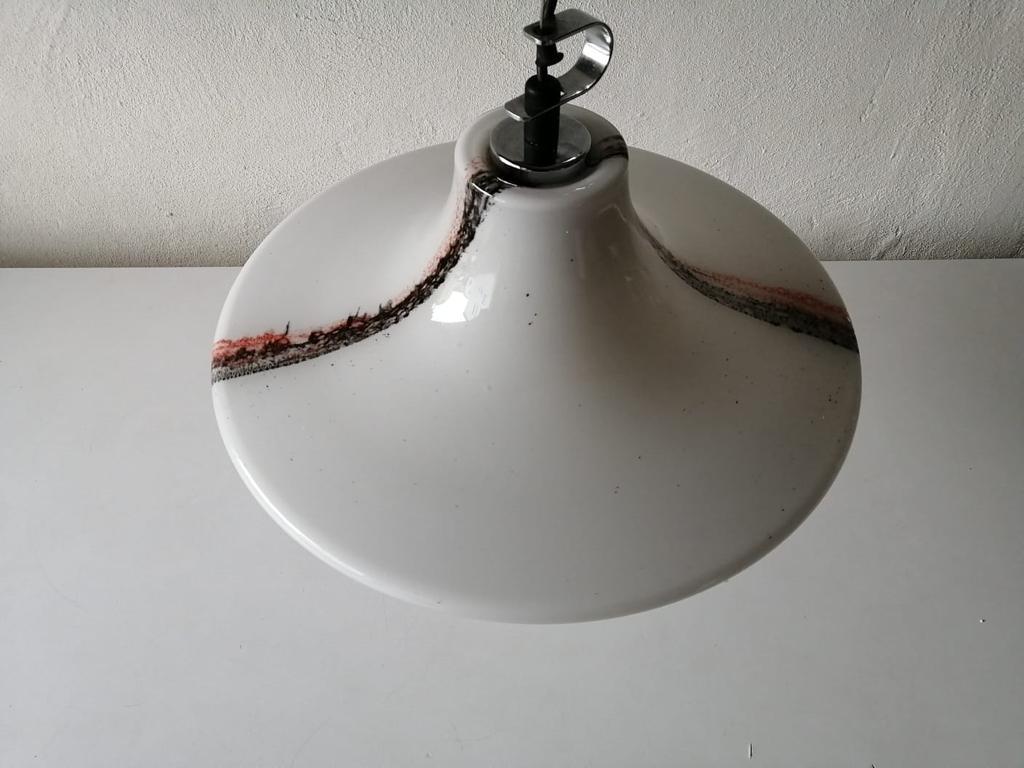 Grande lampe à suspension en verre opalin de Peill & Putzler, 1970, Allemagne Bon état - En vente à Hagenbach, DE