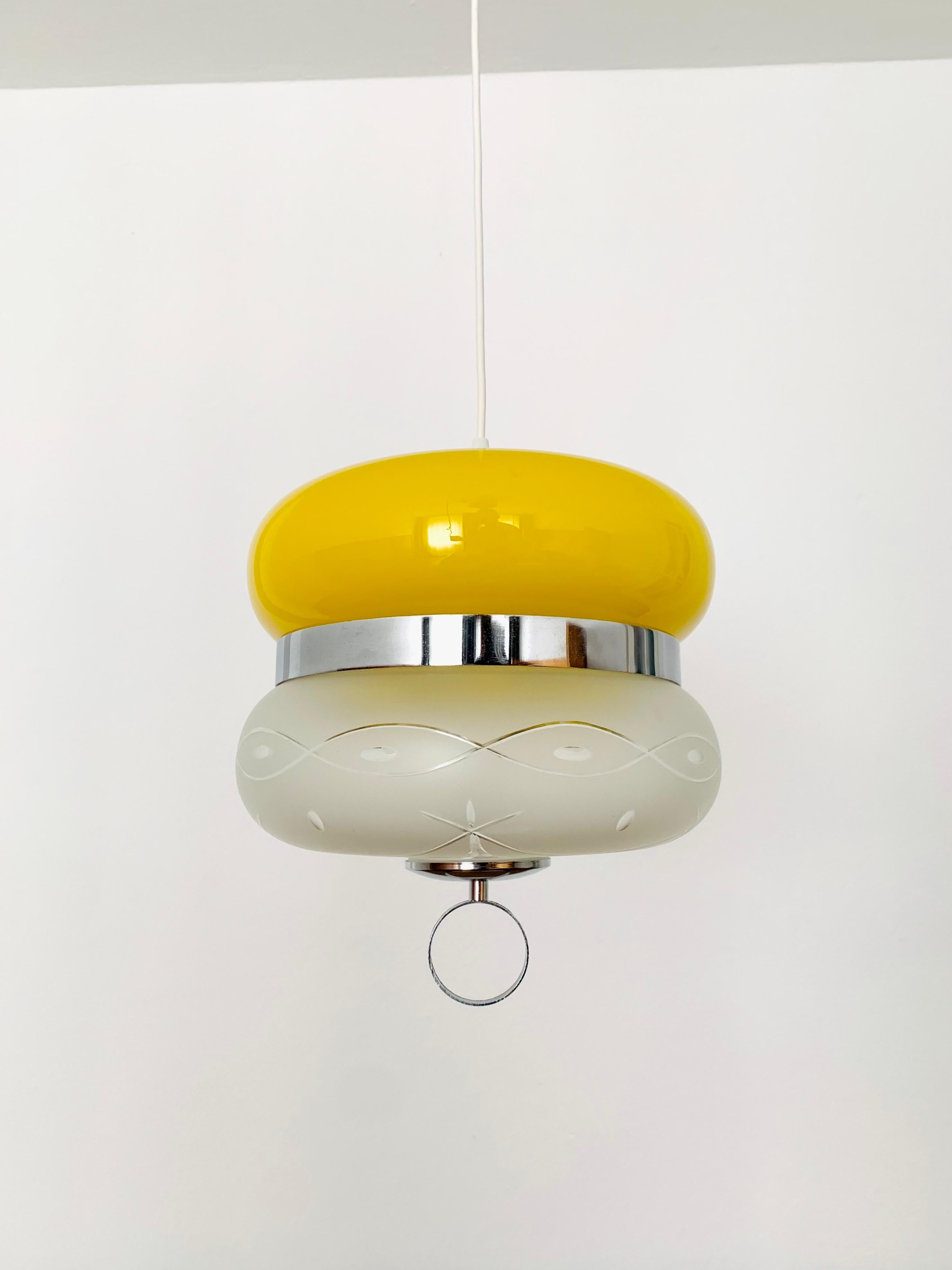 Very nice Art Deco style pendant lamp from the 1950s.
Wonderful and unusual design processed with attention to detail.
The lamp spreads a very cozy and sparkling light.

Condition:

Very good vintage condition with slight signs of wear consistent