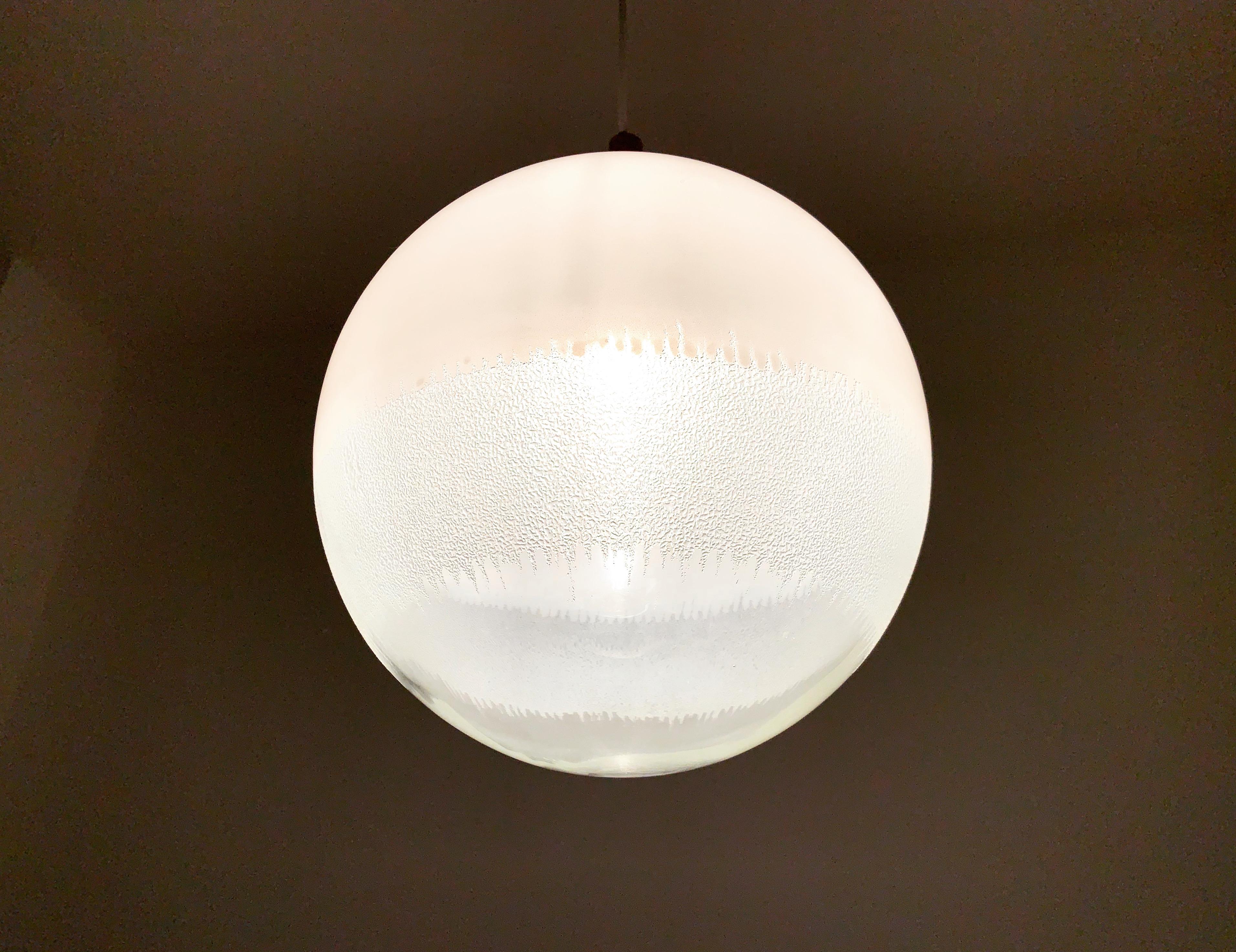 Glas-Pendelleuchte im Angebot 2
