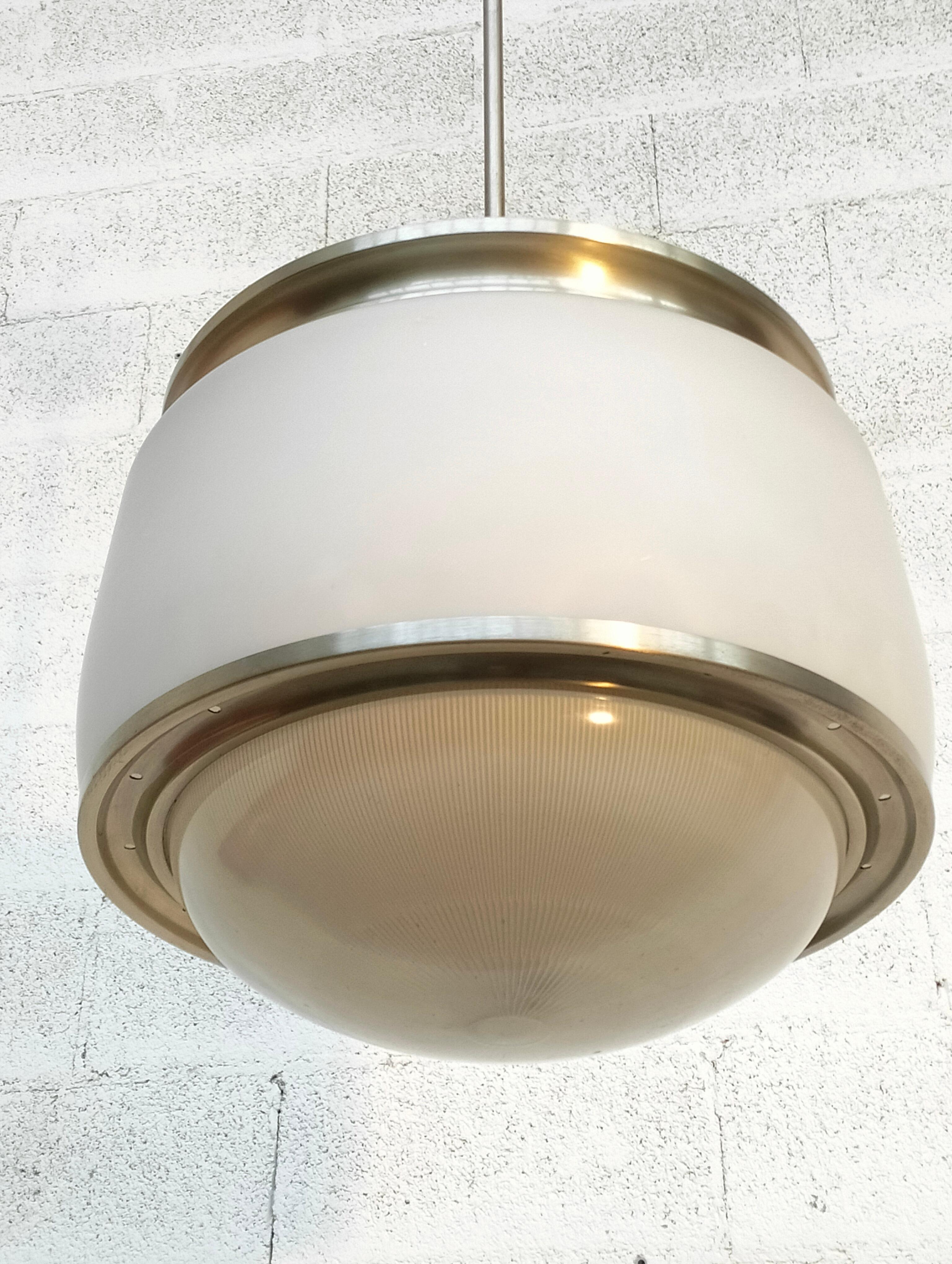 Glass Pendant Lamp “Kappa” Model by Sergio Mazza for Artemide 60s For Sale 1