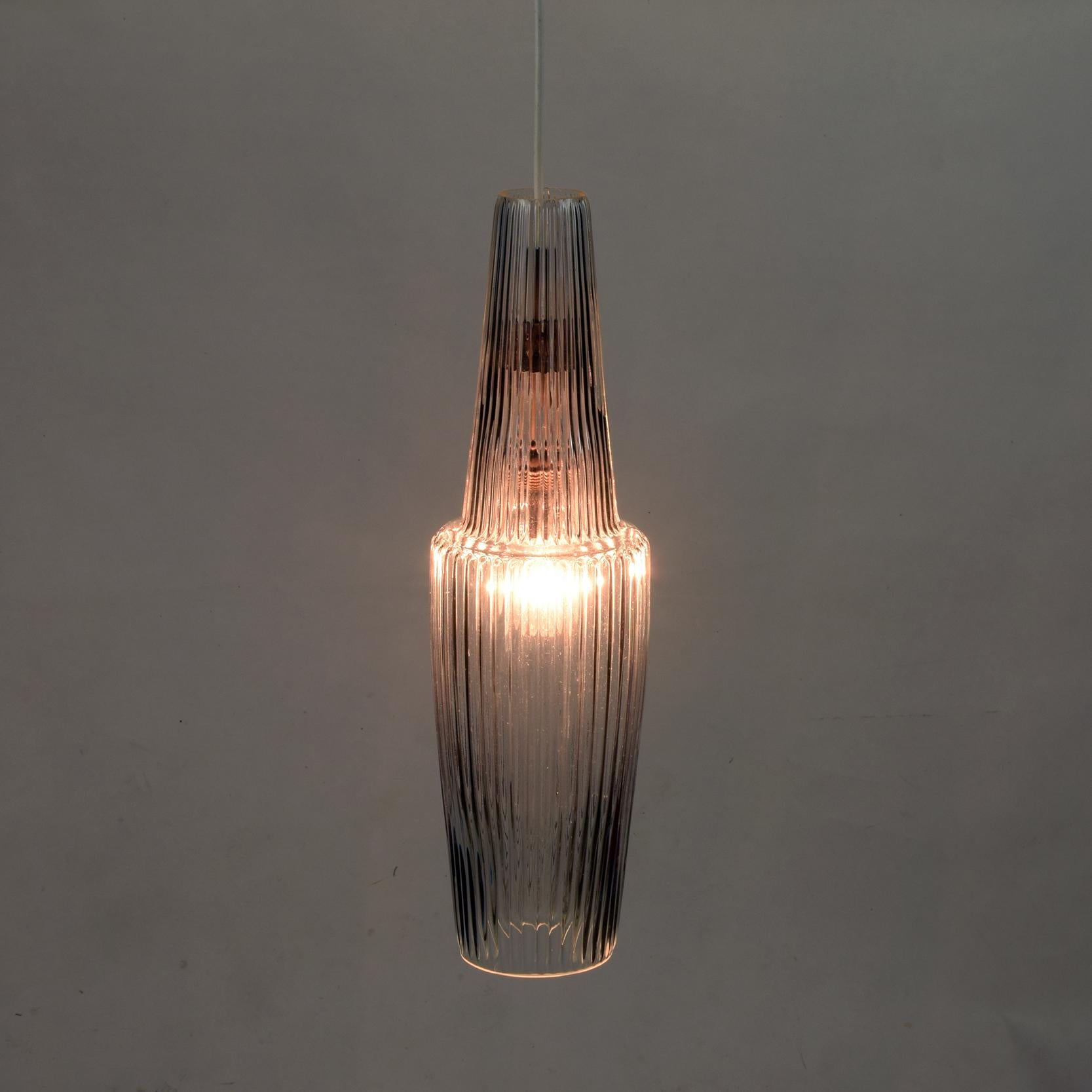 Aloys Ferdinand Gangkofner (Designer).
Peill and Putzler (manufacturer)
Glass ceiling pendant lamp, circa 1950s.

A stunning, elegant lamp, giving out a pleasing, diffused light.

Clear glass with brass fitting.
Standard E27 screw-type