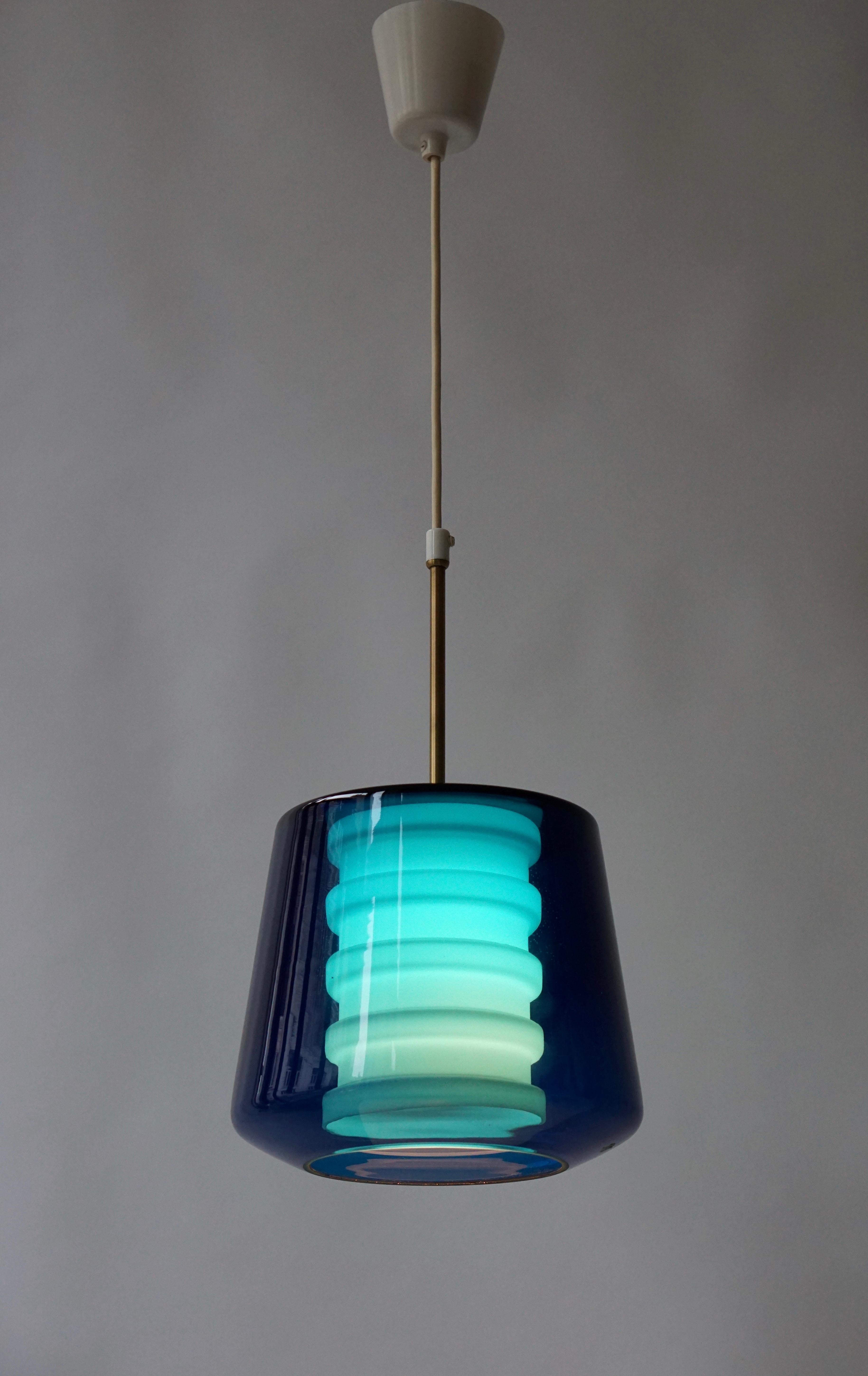 Mid-Century Modern Lampe à suspension en verre, Suède en vente