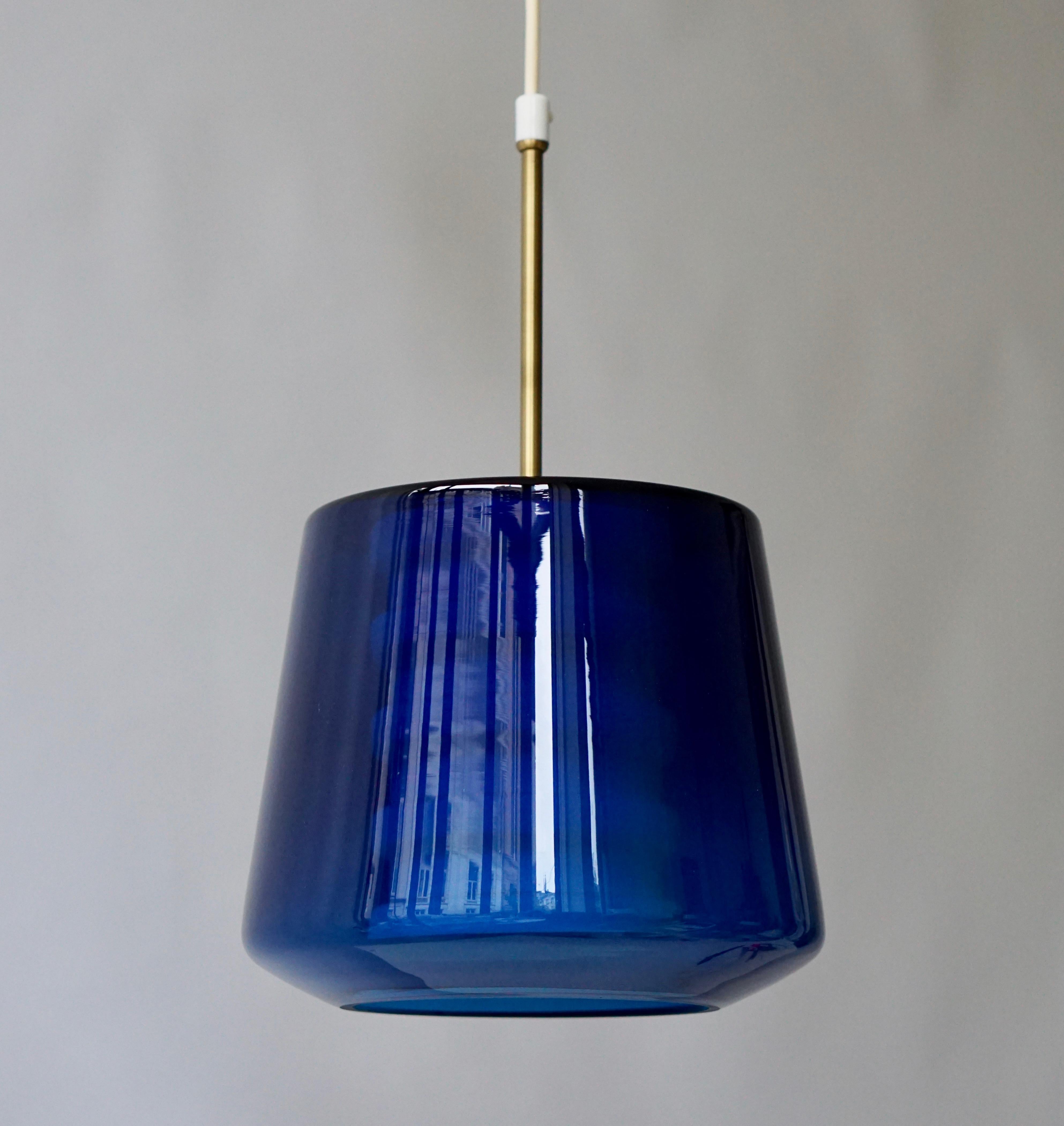 Glass Pendant Light, Sweden In Good Condition For Sale In Antwerp, BE