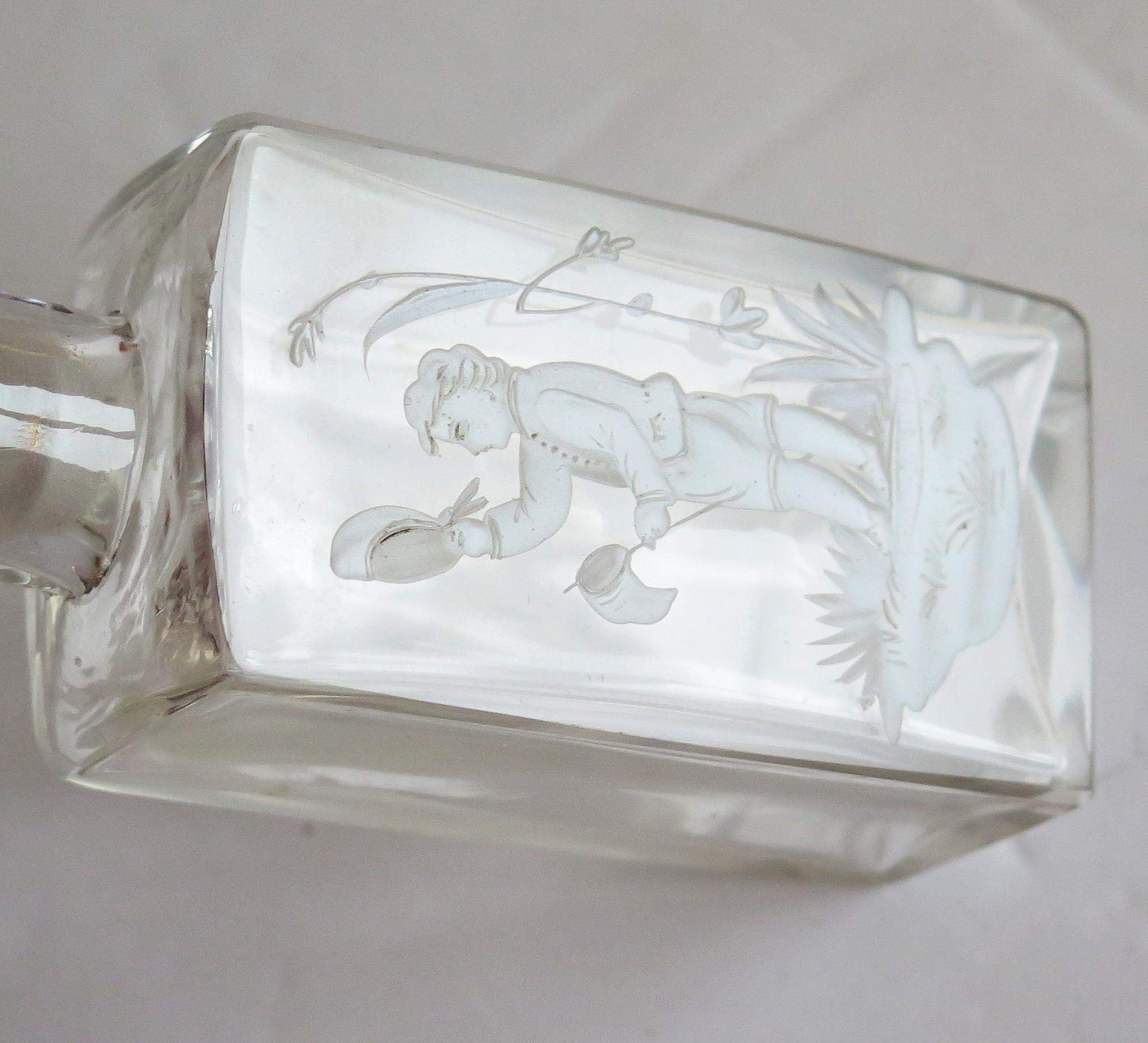 Parfümflasche aus Glas mit weiß emailliertem Jungen von Mary Gregory, um 1900 im Angebot 8