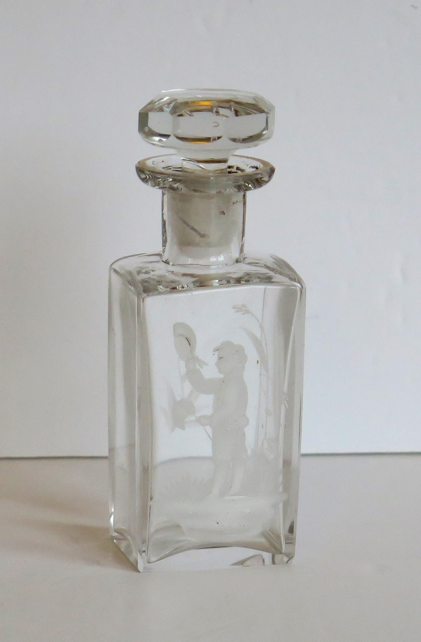 Magnifique flacon de parfum ou de senteur en verre transparent avec décoration en émail blanc 