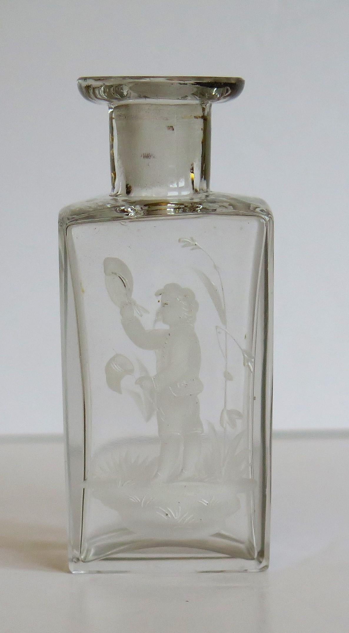 Parfümflasche aus Glas mit weiß emailliertem Jungen von Mary Gregory, um 1900 im Zustand „Gut“ im Angebot in Lincoln, Lincolnshire