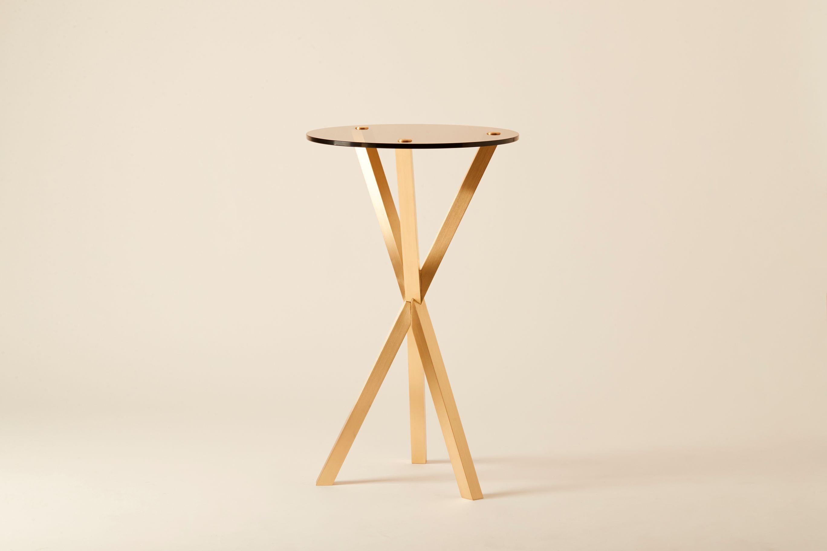Glass phasme side table by Mydriaz
Dimensions: diameter 42 x height 70 cm
Materials: brass, glass
Finishes: golden-plated or varnished brushed brass, white nickel finish on brushed brass, black nickel finish on brushed brass
7 kg

Our products