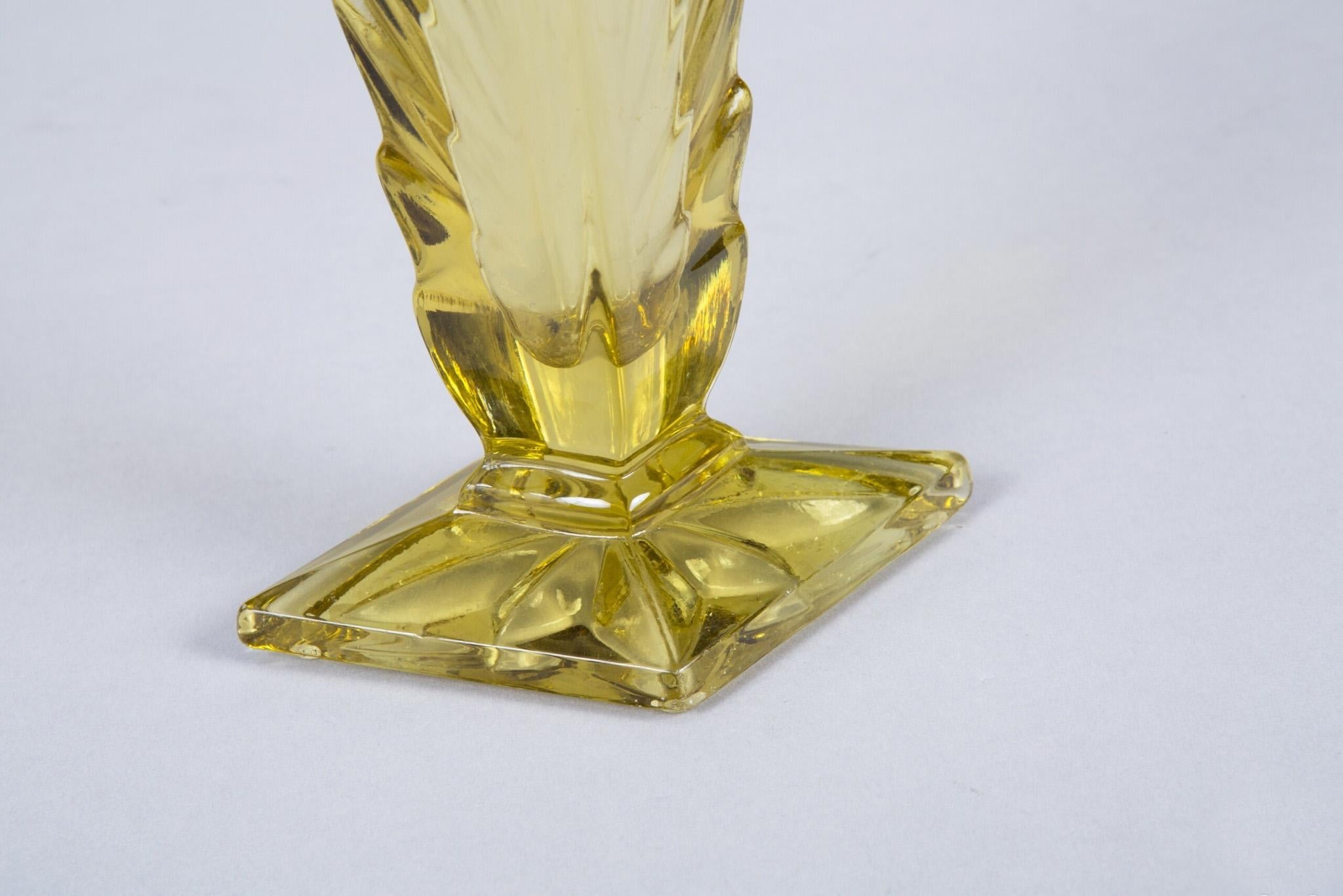 Vetro Vasi in vetro rosa, giallo e arancione realizzati in Boemia, condizioni originali, Art Deco in vendita