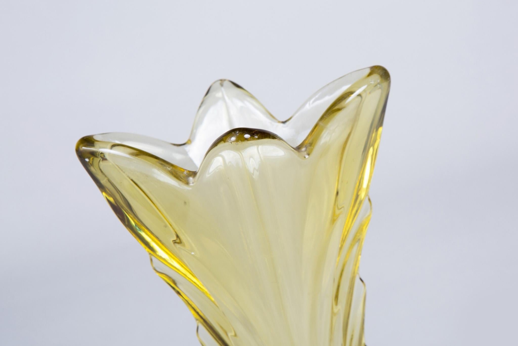 Vasi in vetro rosa, giallo e arancione realizzati in Boemia, condizioni originali, Art Deco in vendita 1