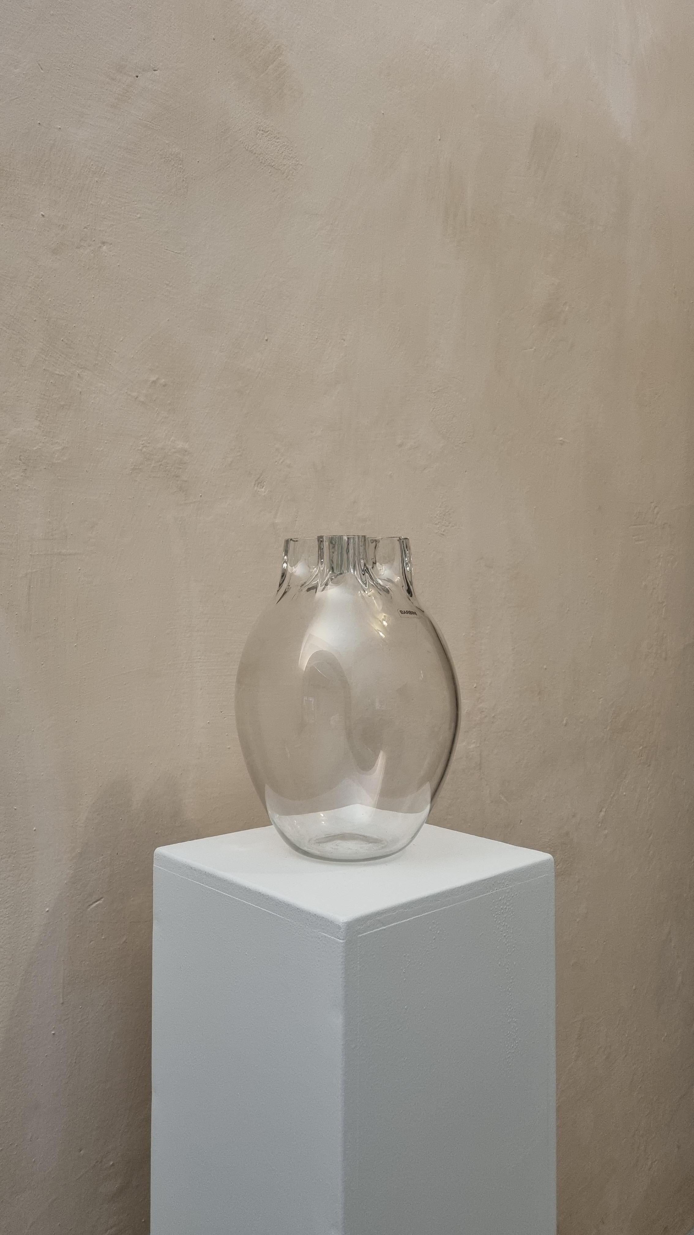 Pflanzgefäß aus Glas von Alfredo Barbini, Glashütte Barbini Murano, 70er Jahre.
Murano-Glas.
Alfredo Barbini (1912-2007) Einer der größten Murano-Glaskünstler des zwanzigsten Jahrhunderts. Er erlernte die traditionellen Techniken der Glasbläserei
