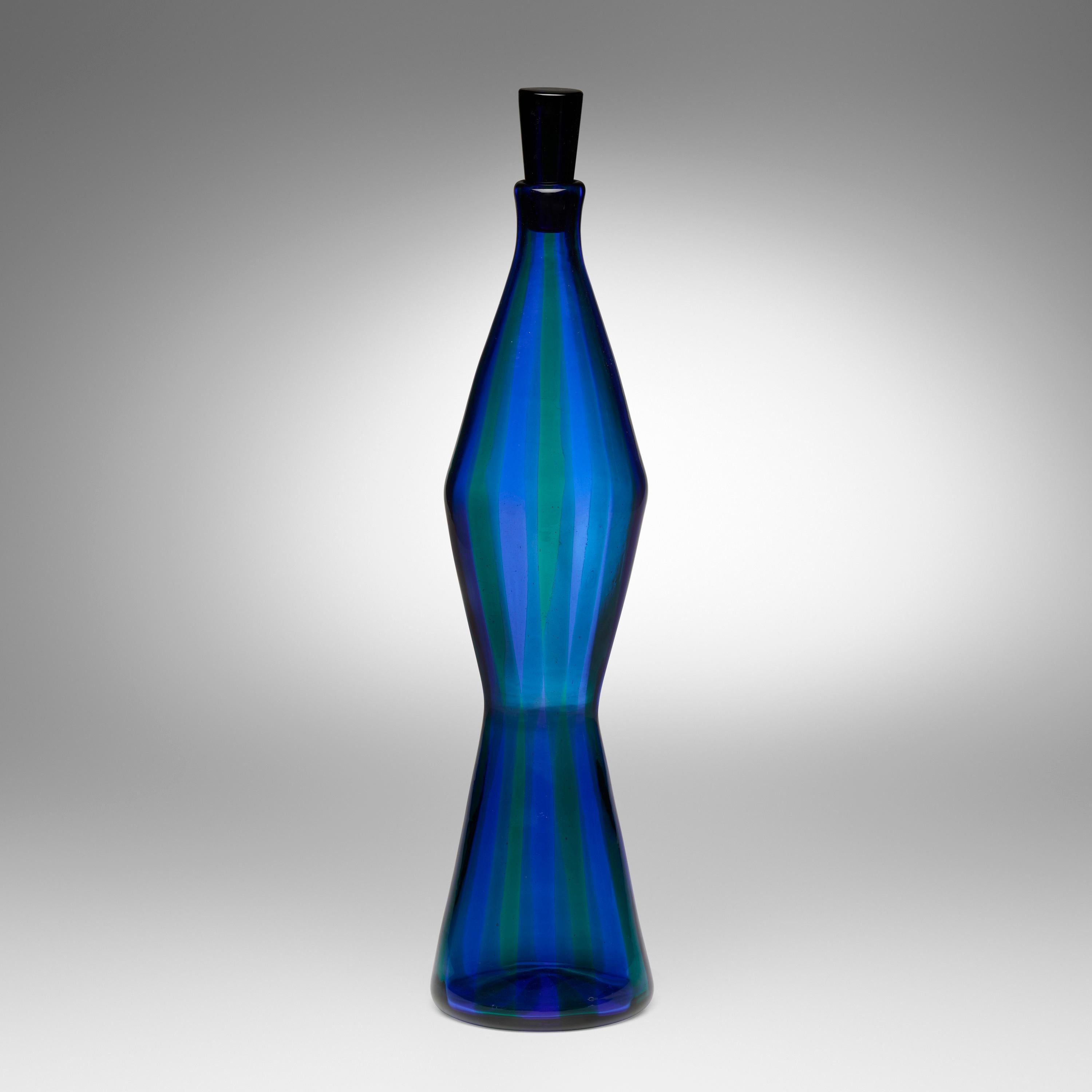 Blaugrün gestreifte Glasflasche 