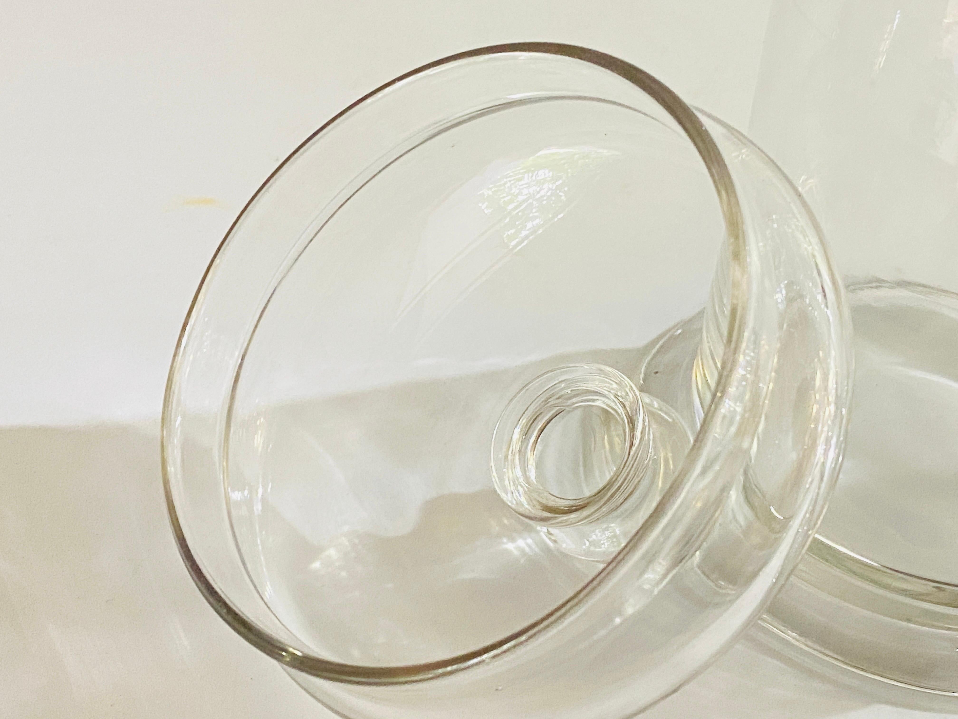 Glastopf mit Deckelschachtel oder Flasche, transparente Farbe, Frankreich um 1960 (Französische Provence) im Angebot