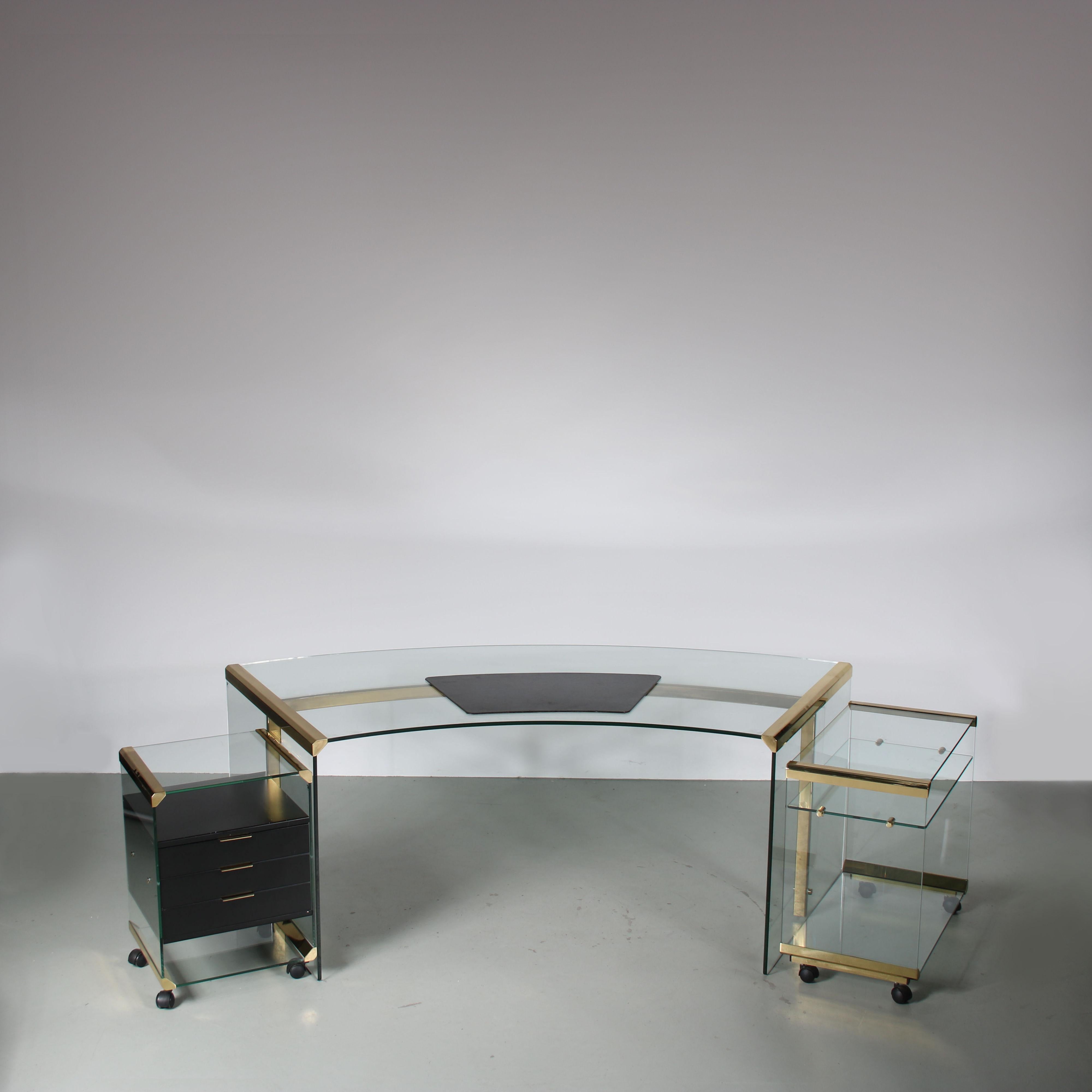 Glass President’s Desk by Galotti & Radice, Italy 1970 In Good Condition In Amsterdam, NL