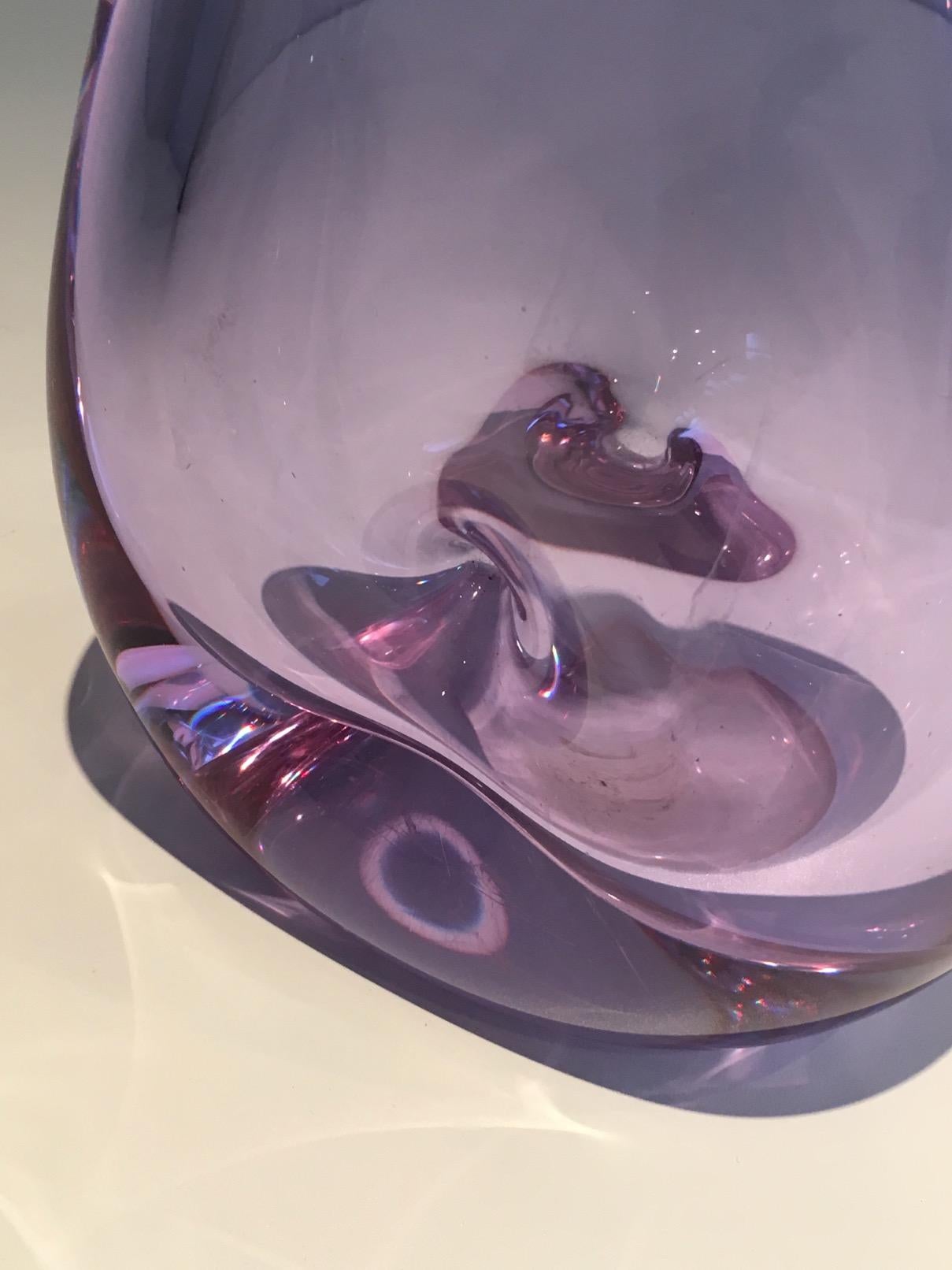Glass Purplish-Colored Pear-Shaped Vase. French Work, Circa 1970 In Good Condition For Sale In Marcq-en-Barœul, Hauts-de-France