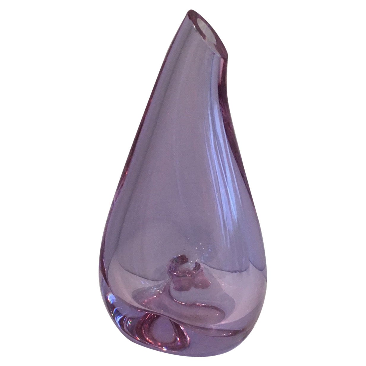 Vaso a forma di pera in vetro di colore violaceo. Opera francese, circa 1970 in vendita