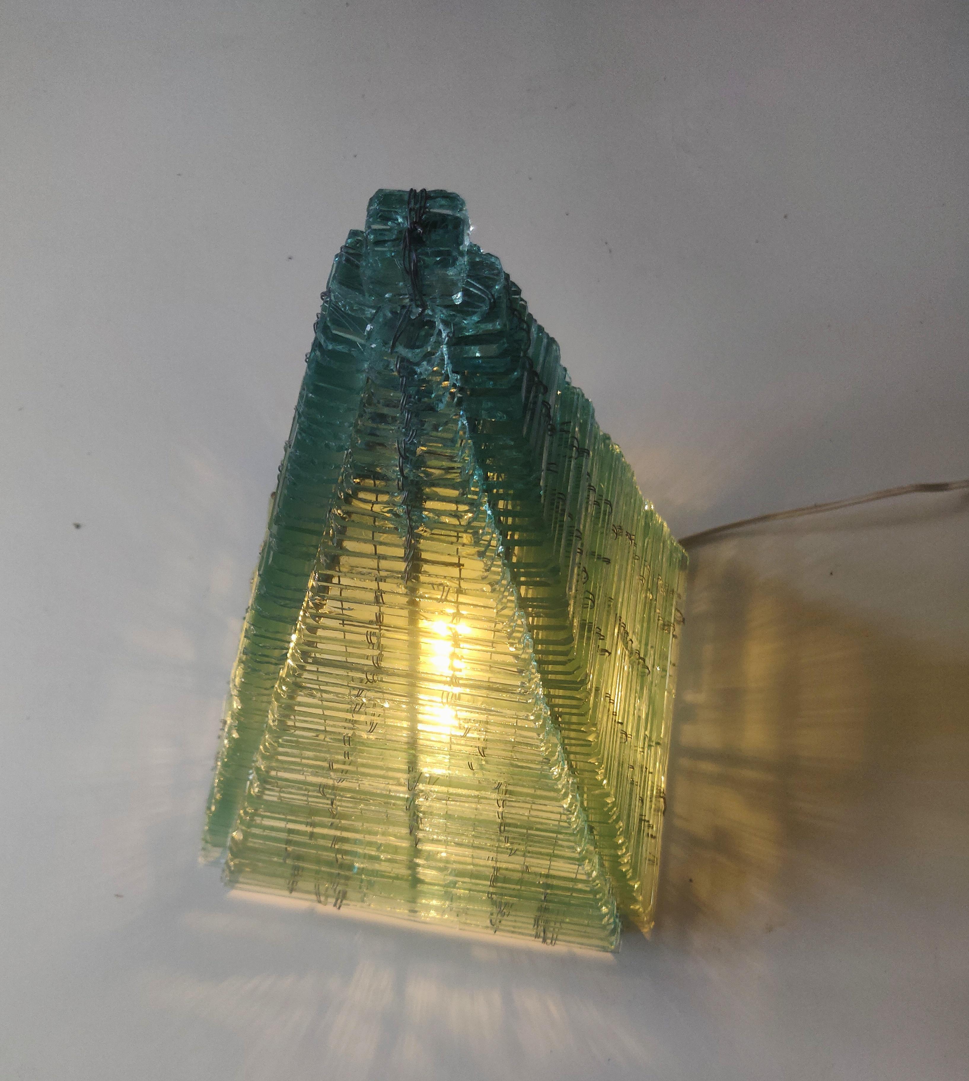 Glass Pyramid Sculptured Table Lamp France, 1970s In Good Condition For Sale In MIJDRECHT, NL