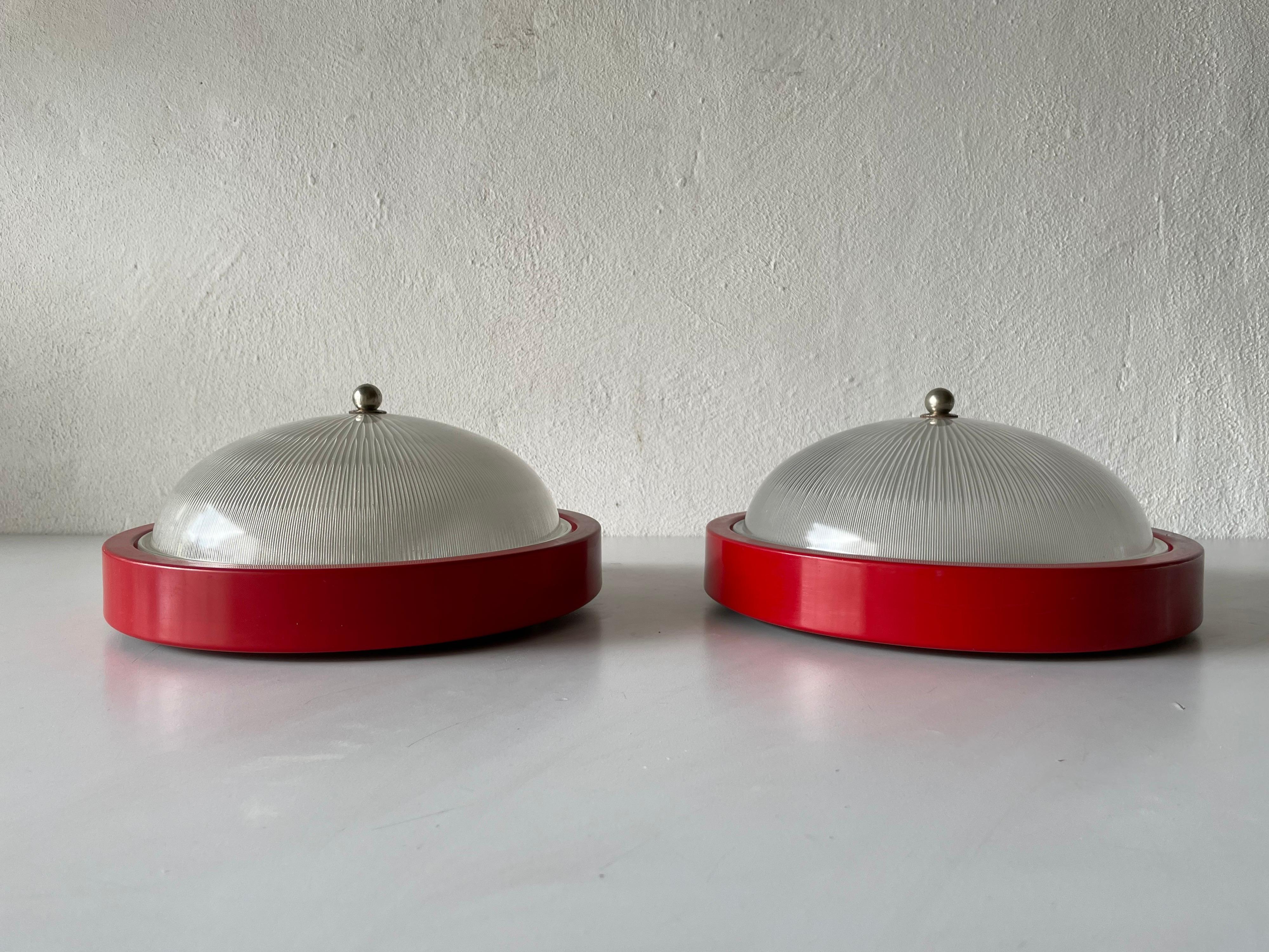 Glass Red Metal Base Pair of Sconces or Ceiling Lamps by Reggiani, 1970s, Italy In Good Condition For Sale In Hagenbach, DE