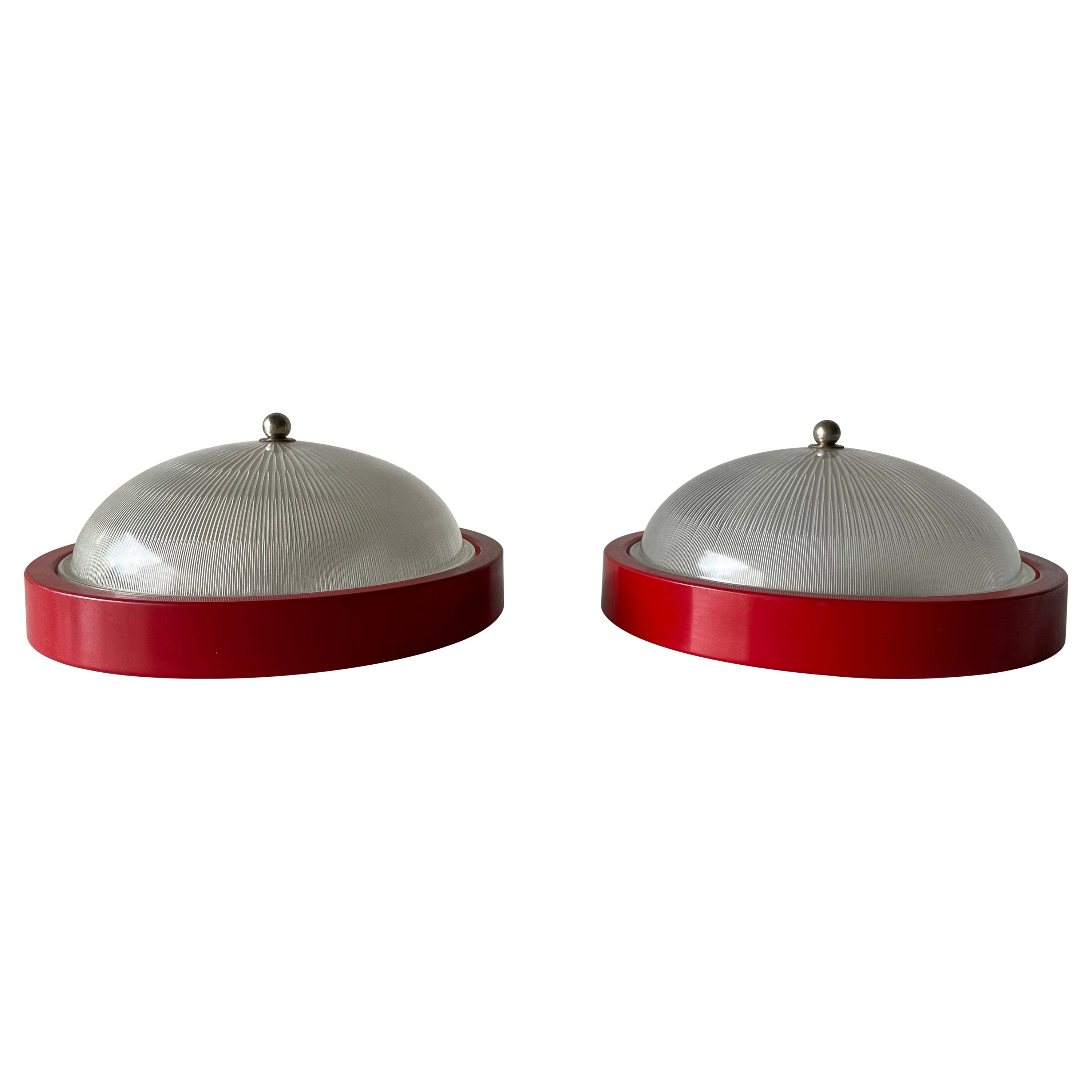Coppia di lampade da soffitto con base in vetro e metallo rosso di Reggiani, anni '70, Italia in vendita