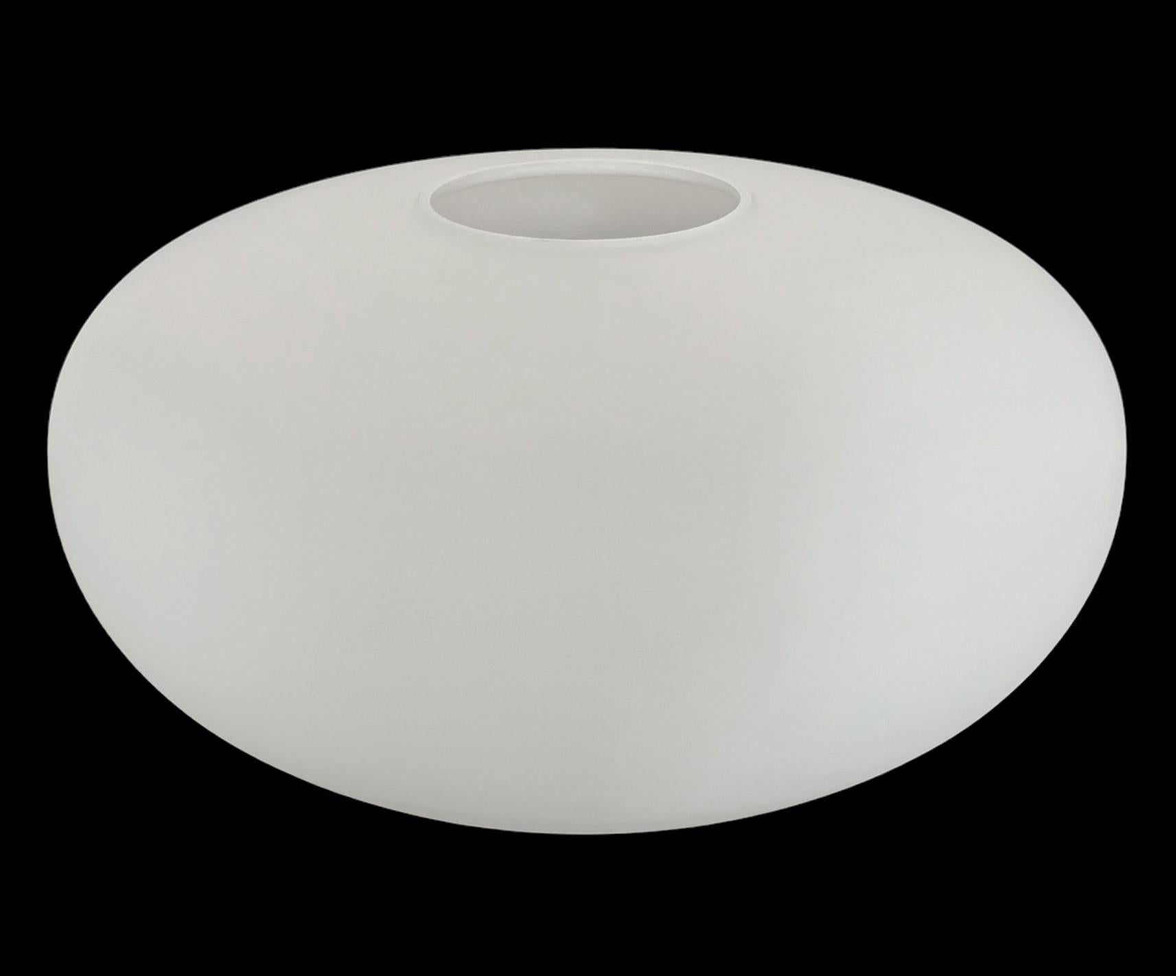 Glass Replacement Shade for Laurel Lamp in Frosted White Globe Form In Excellent Condition For Sale In Philadelphia, PA