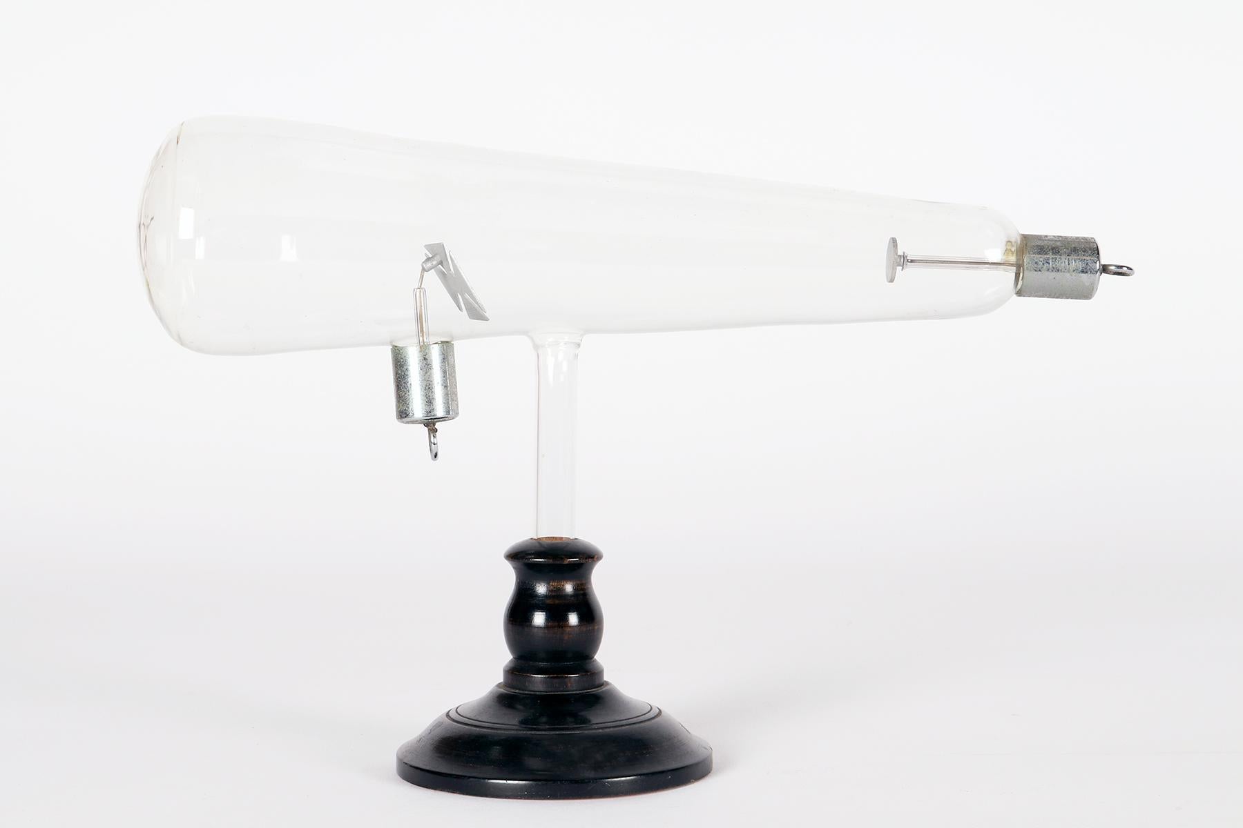 Métal Instrument scientifique en verre : Crookes maltais, tube croisé, Italie 1900. en vente