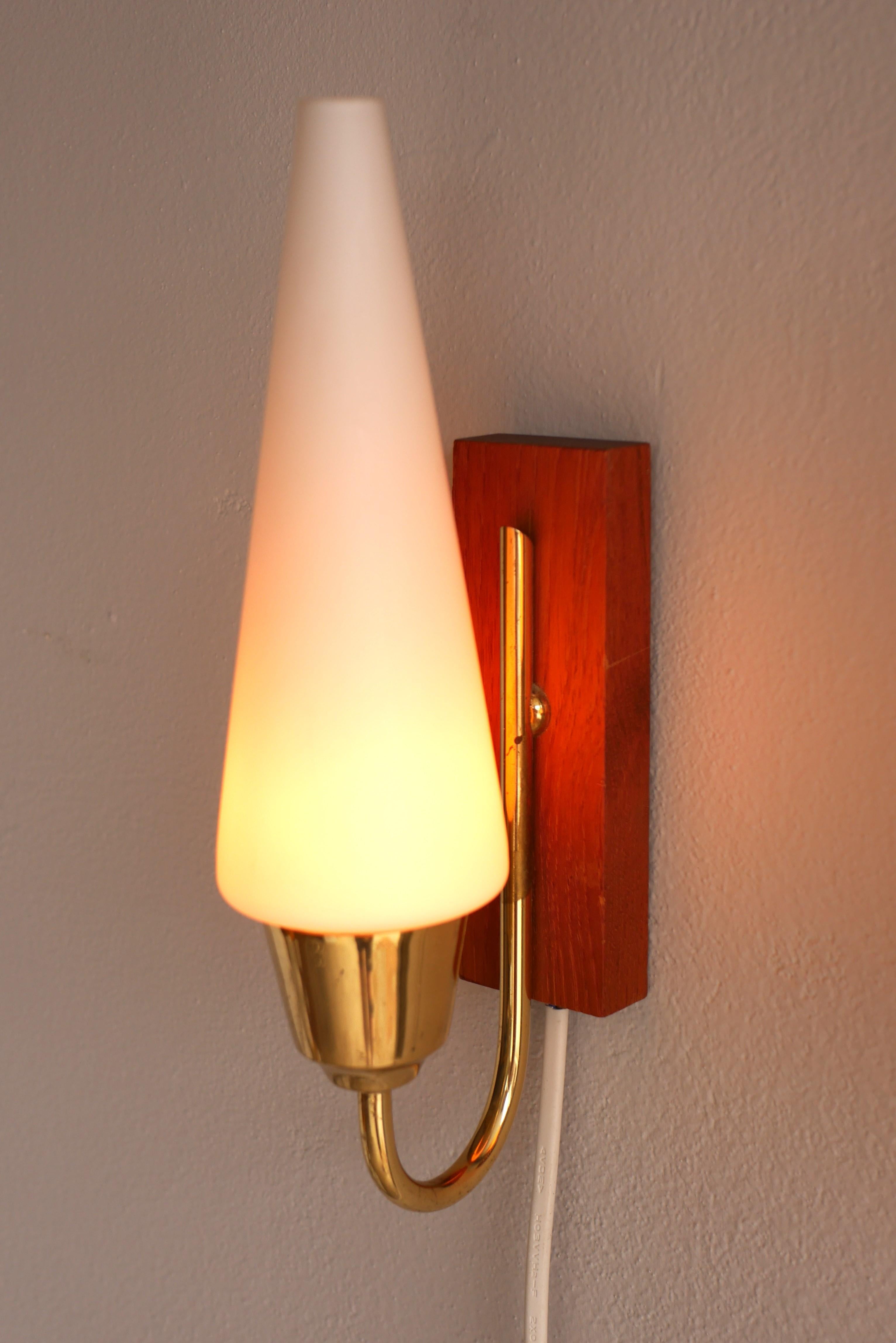 Applique in vetro, lampade da parete scandinave classiche e moderne di metà secolo. in vendita 4