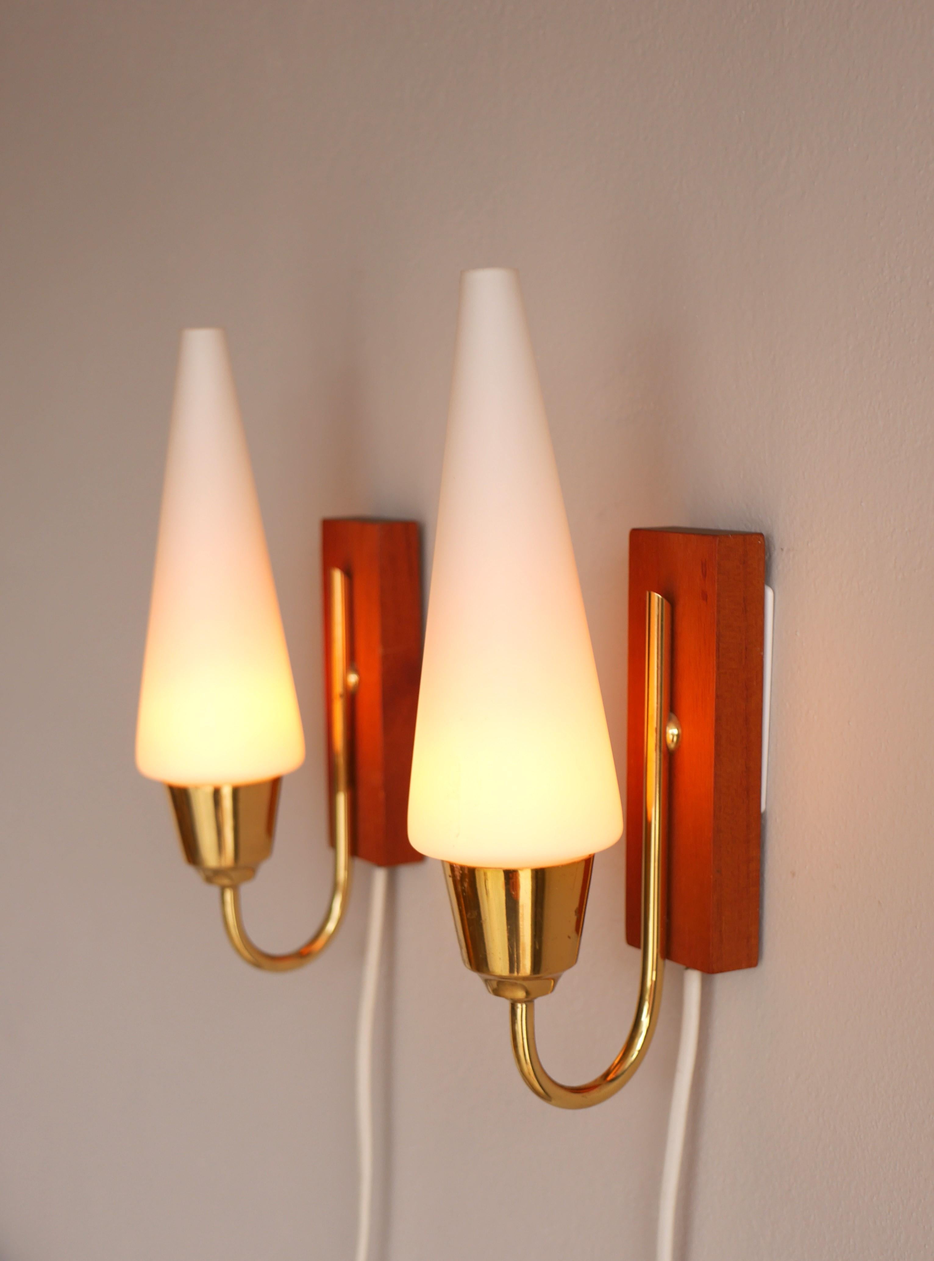 Applique in vetro, lampade da parete scandinave classiche e moderne di metà secolo. in vendita 5