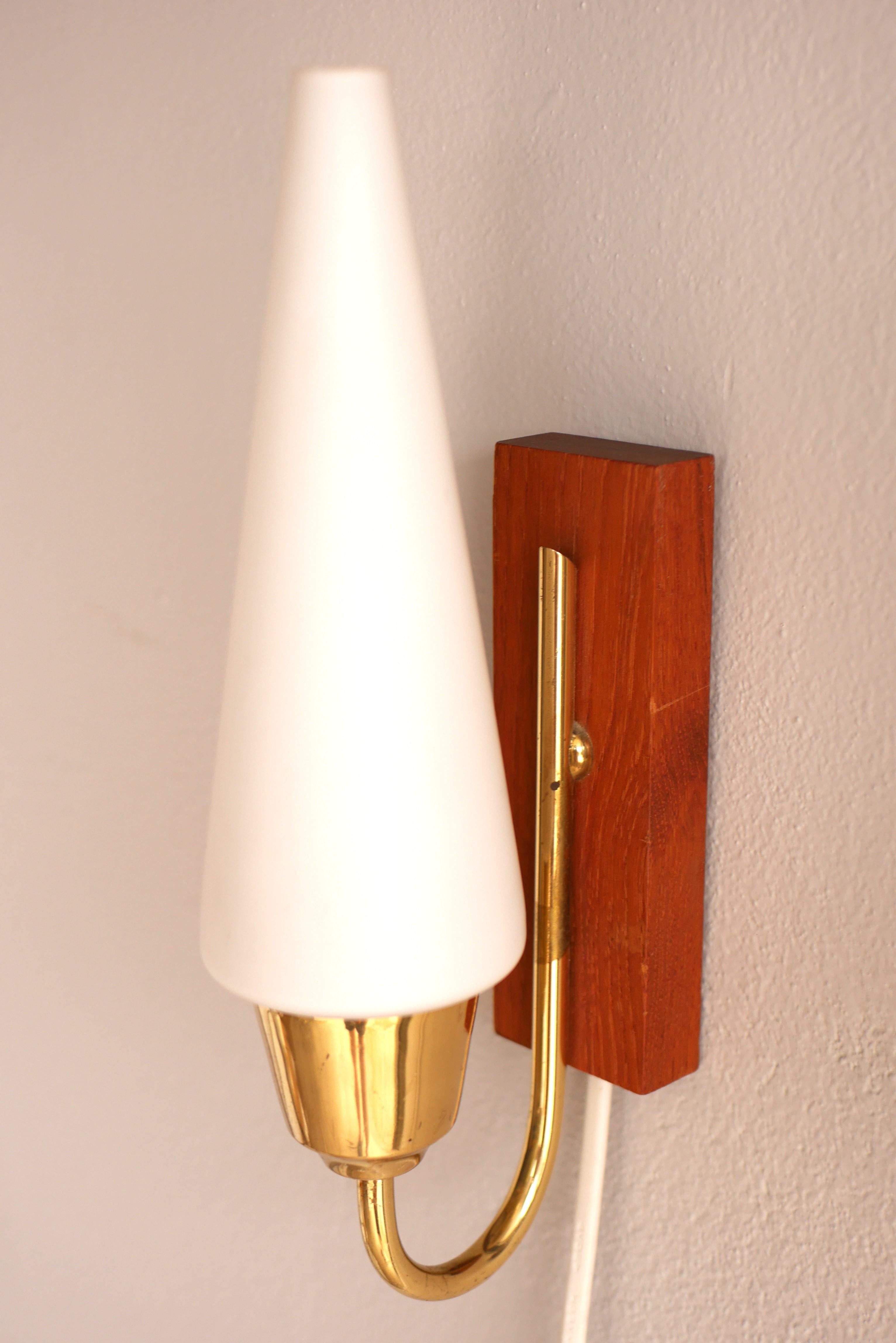 Applique in vetro, lampade da parete scandinave classiche e moderne di metà secolo. In condizioni buone in vendita a Skarpnäck, SE