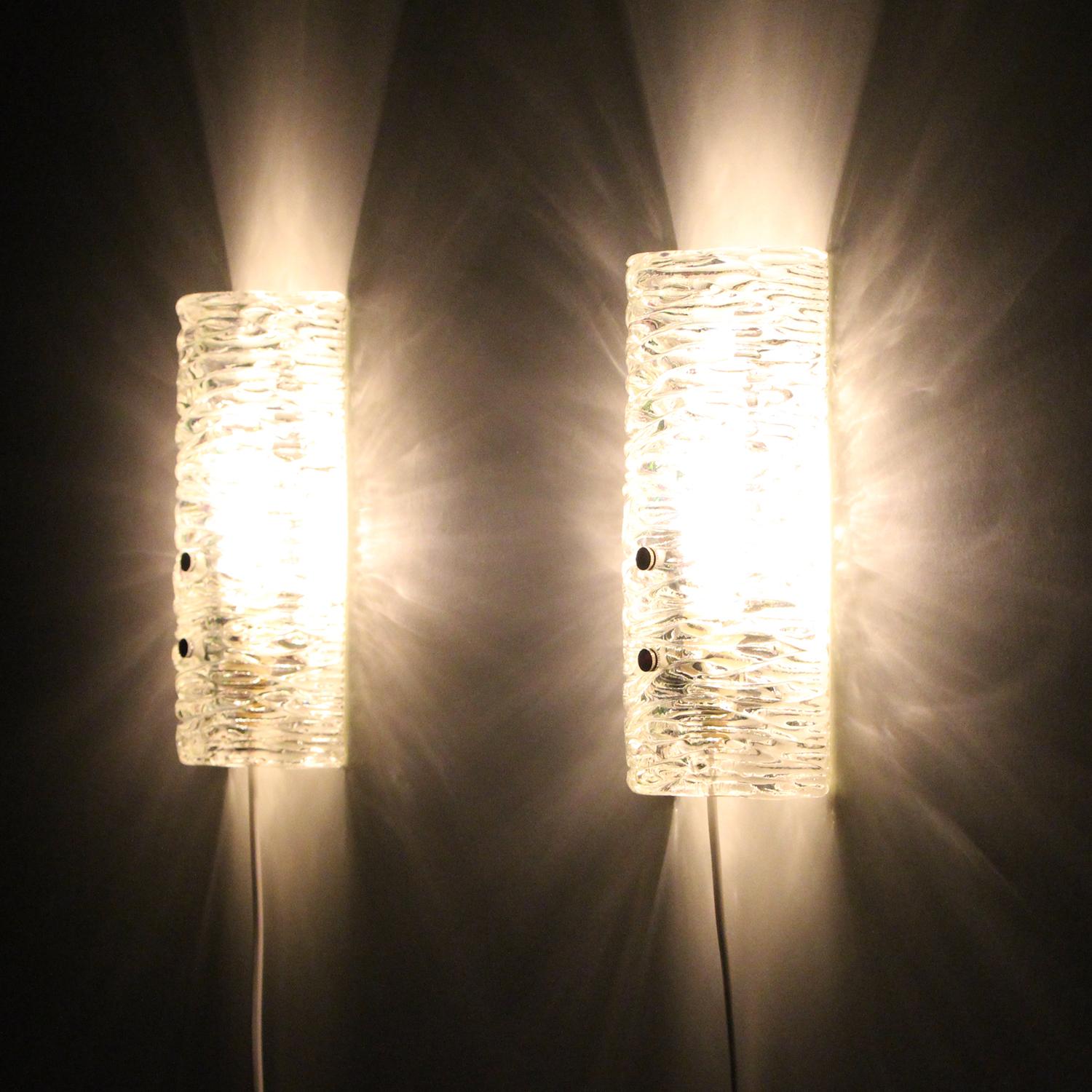 Glass Sconces Pair of 1960s Scandinavian Glass Wall Lamps (Mitte des 20. Jahrhunderts)
