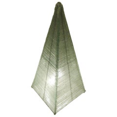 Lámpara piramidal escultórica de cristal