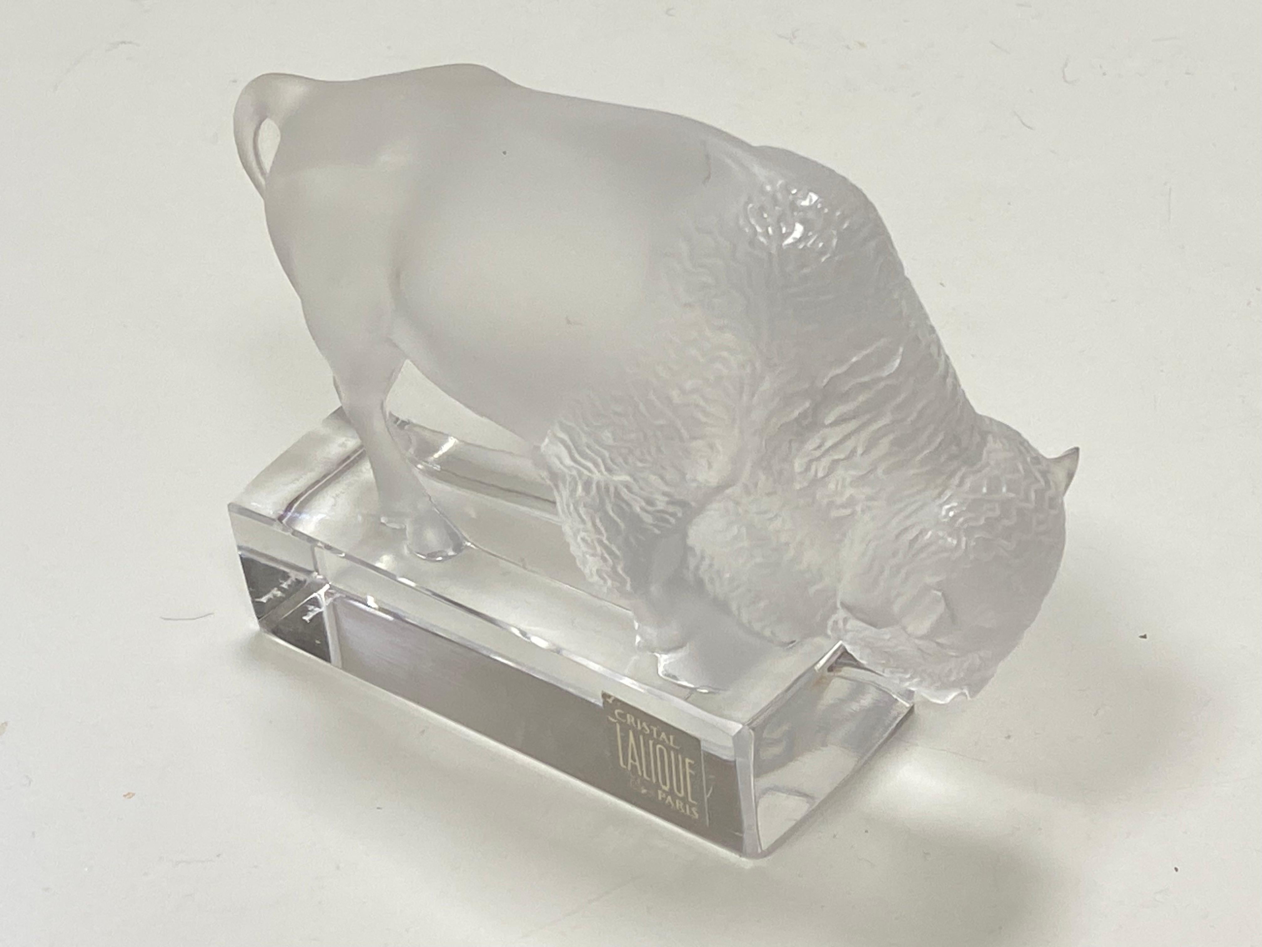 Presse-papiers de sculpture en verre «ison » de Lalique en vente 2