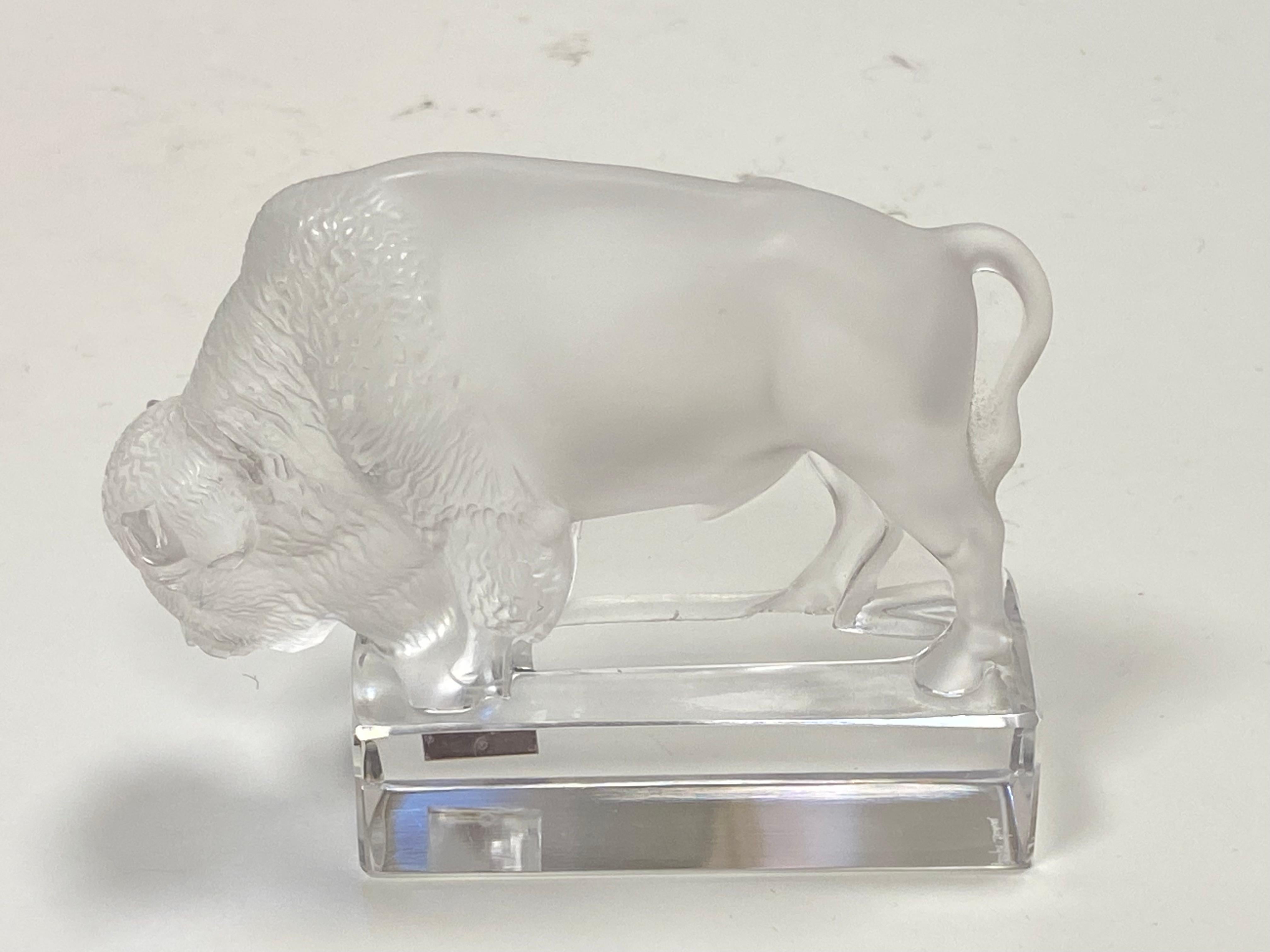 Presse-papiers de sculpture en verre «ison » de Lalique en vente 3