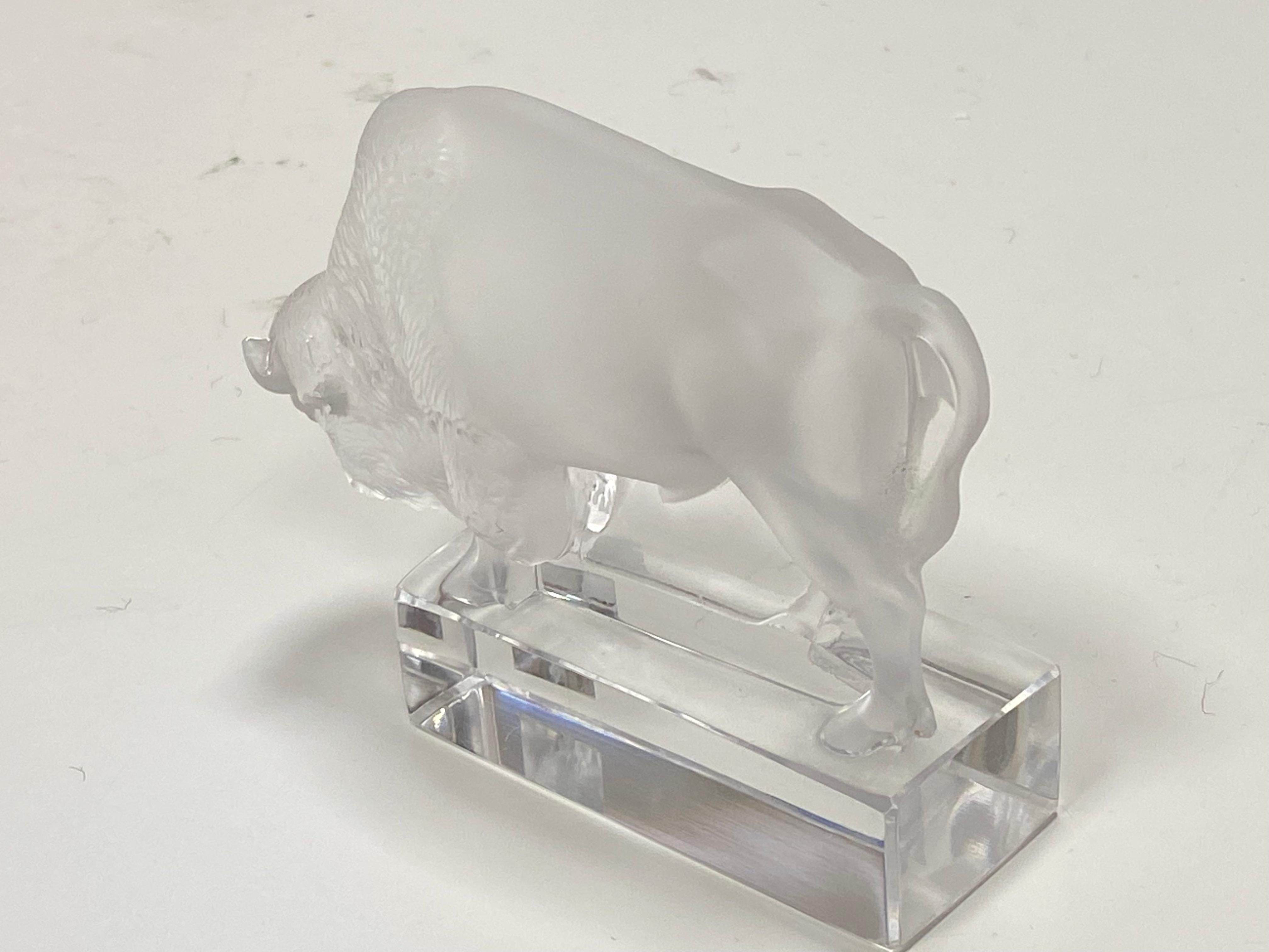 Presse-papiers de sculpture en verre «ison » de Lalique en vente 4