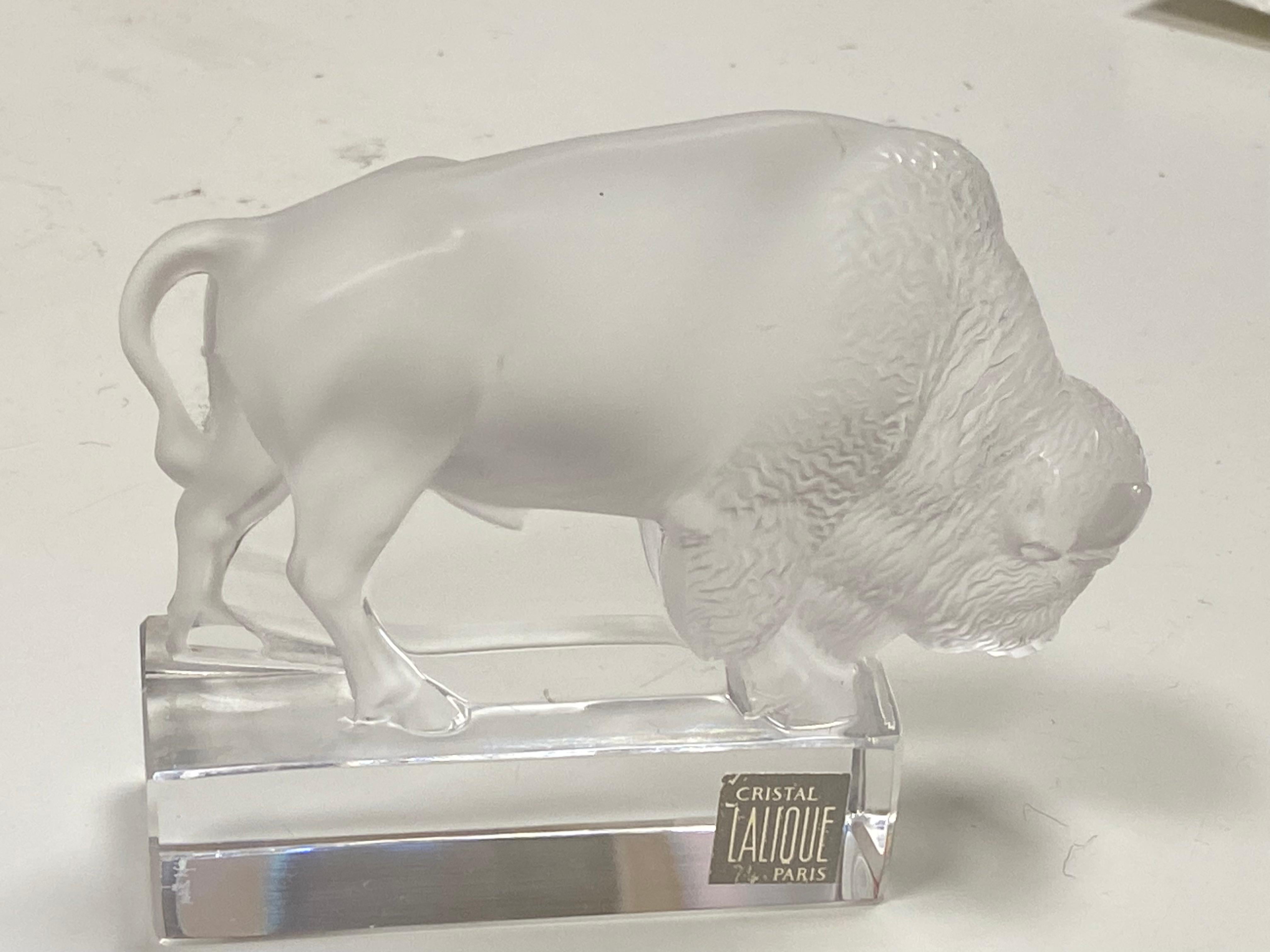 Verre d'art Presse-papiers de sculpture en verre «ison » de Lalique en vente